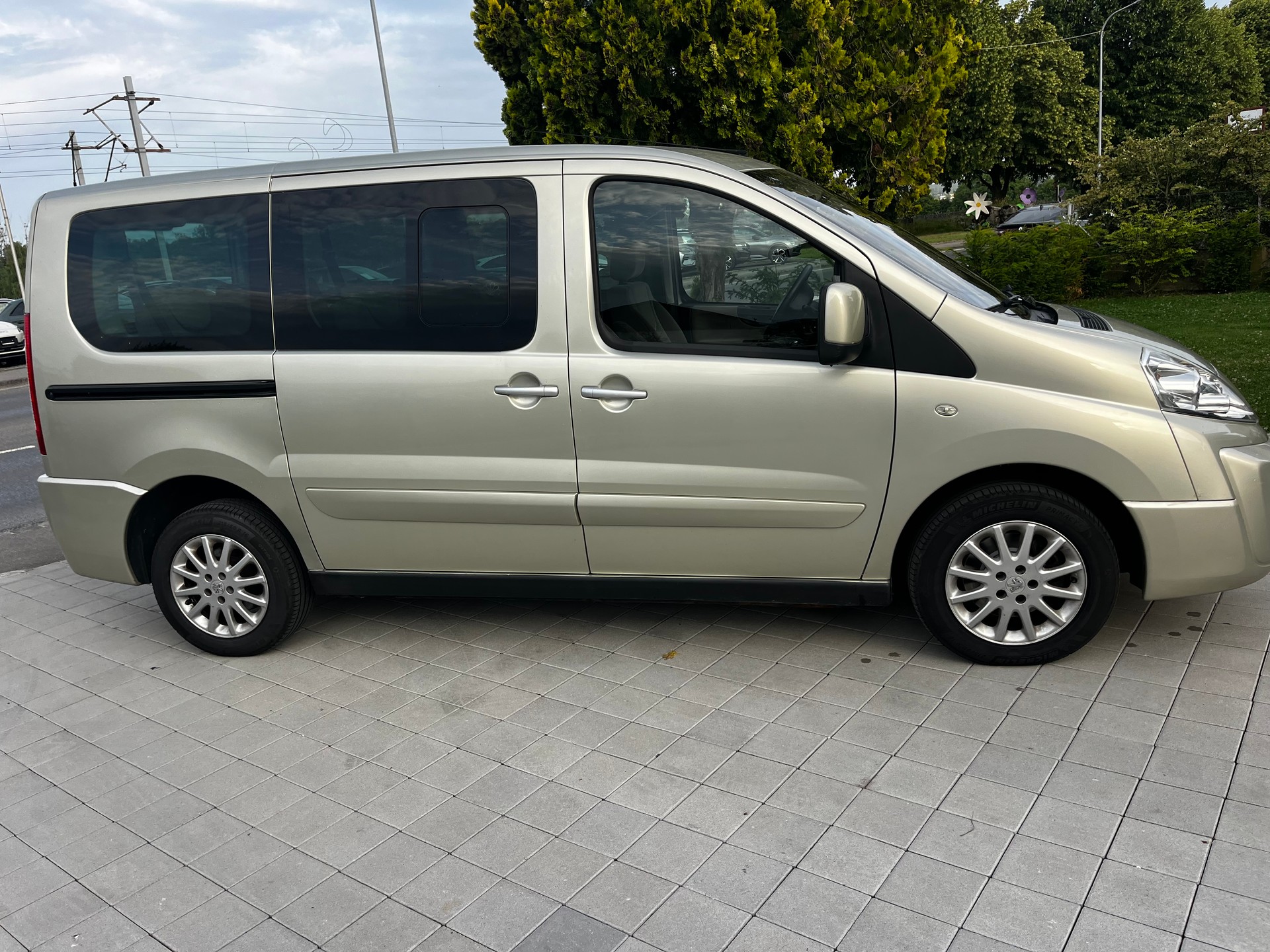 PEUGEOT Expert Tepee 2.0 HDi Confort L1-image-6