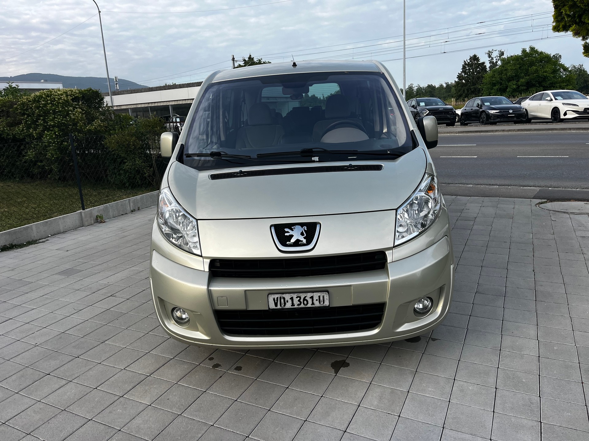 PEUGEOT Expert Tepee 2.0 HDi Confort L1-image-7
