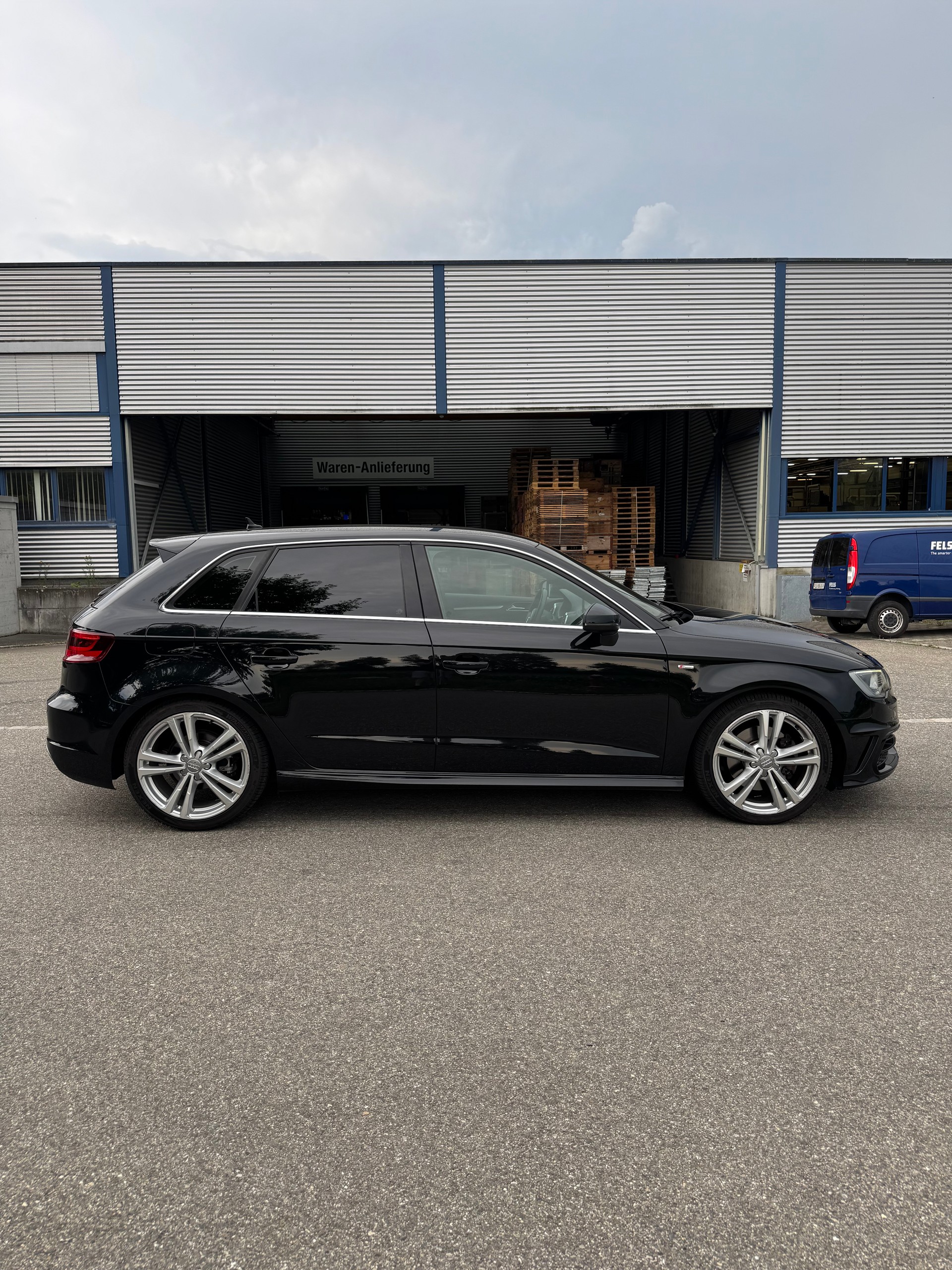 AUDI A3 Sportback 1.8 S Line-image-10