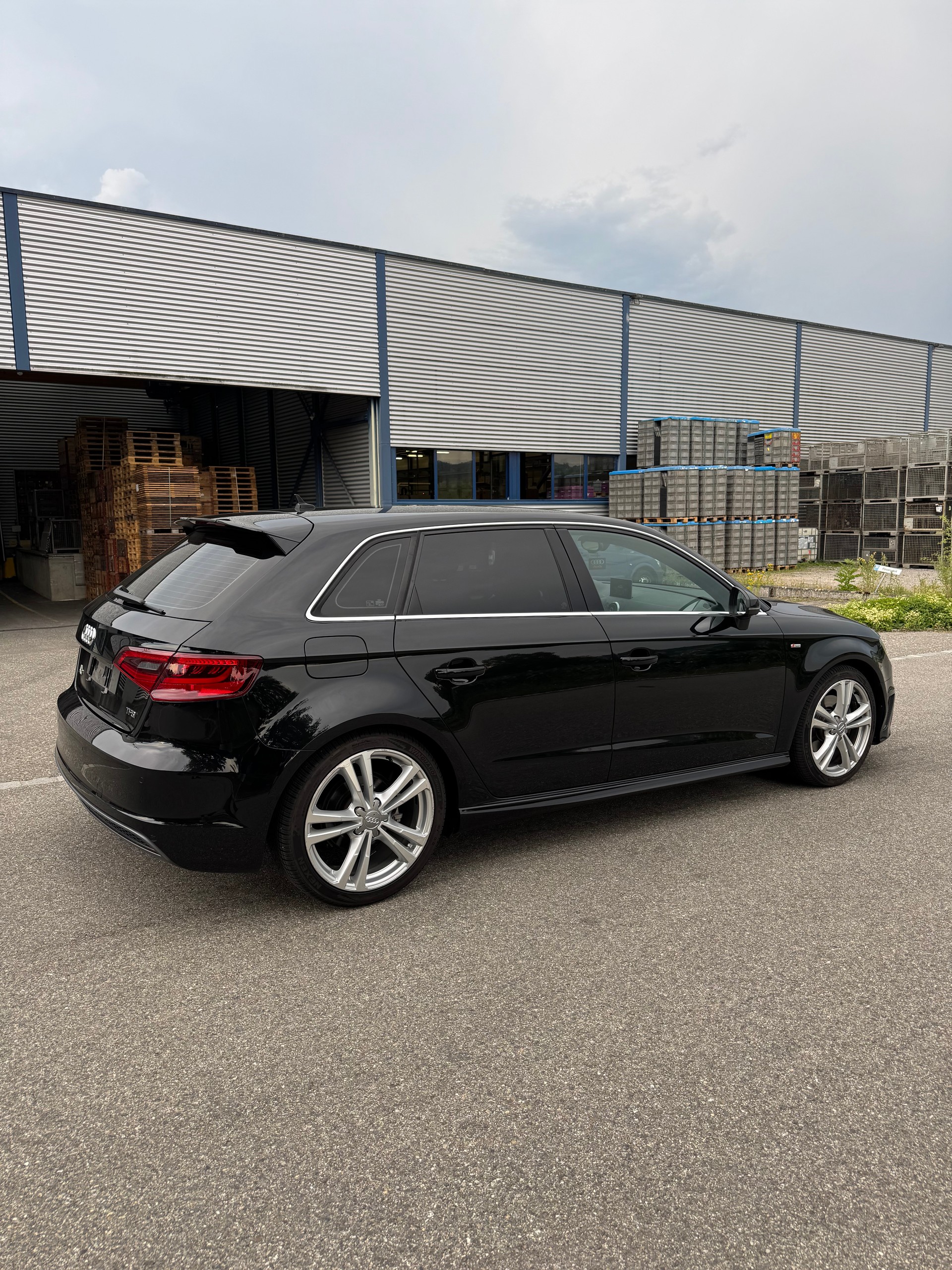 AUDI A3 Sportback 1.8 S Line-image-9