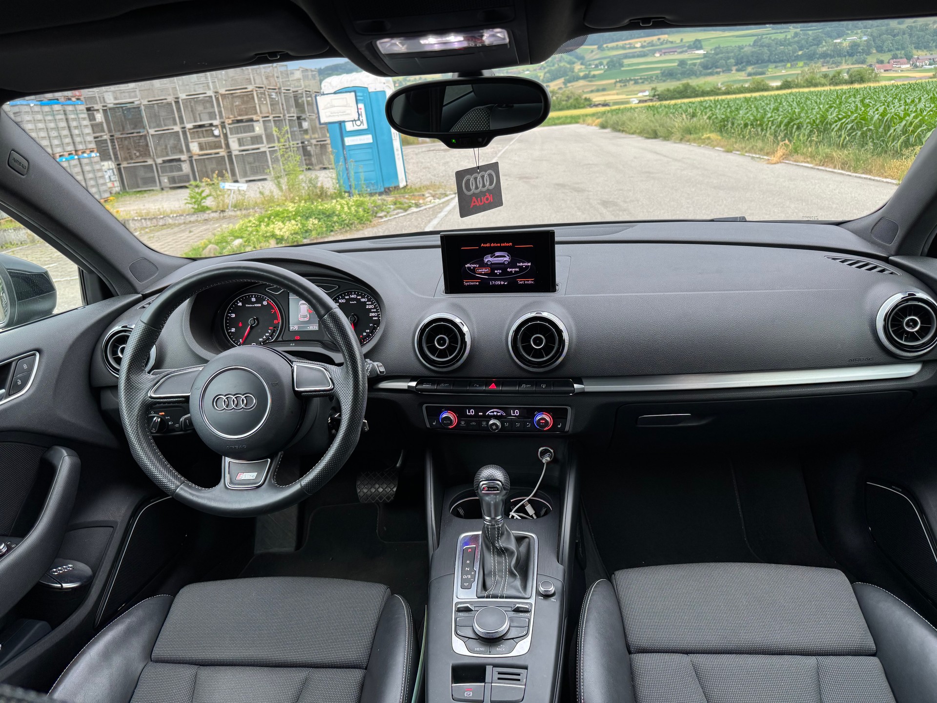 AUDI A3 Sportback 1.8 S Line-image-14