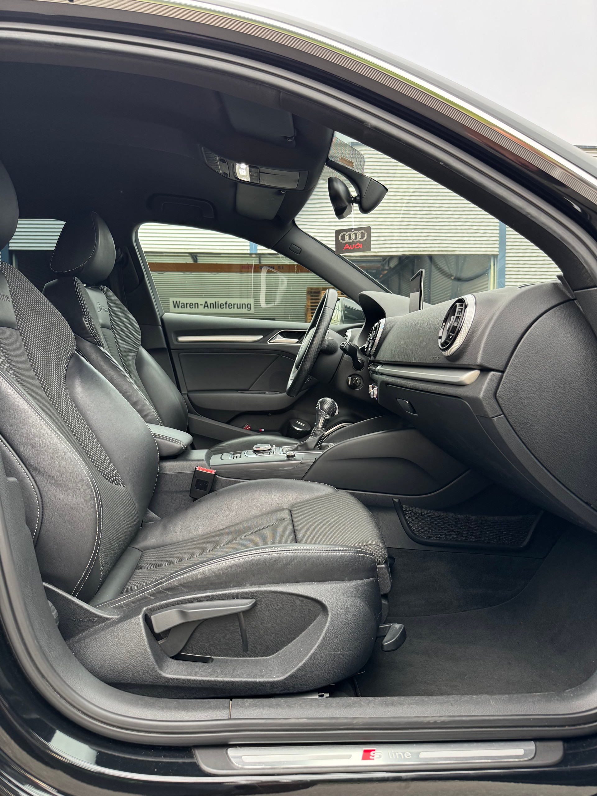 AUDI A3 Sportback 1.8 S Line-image-13