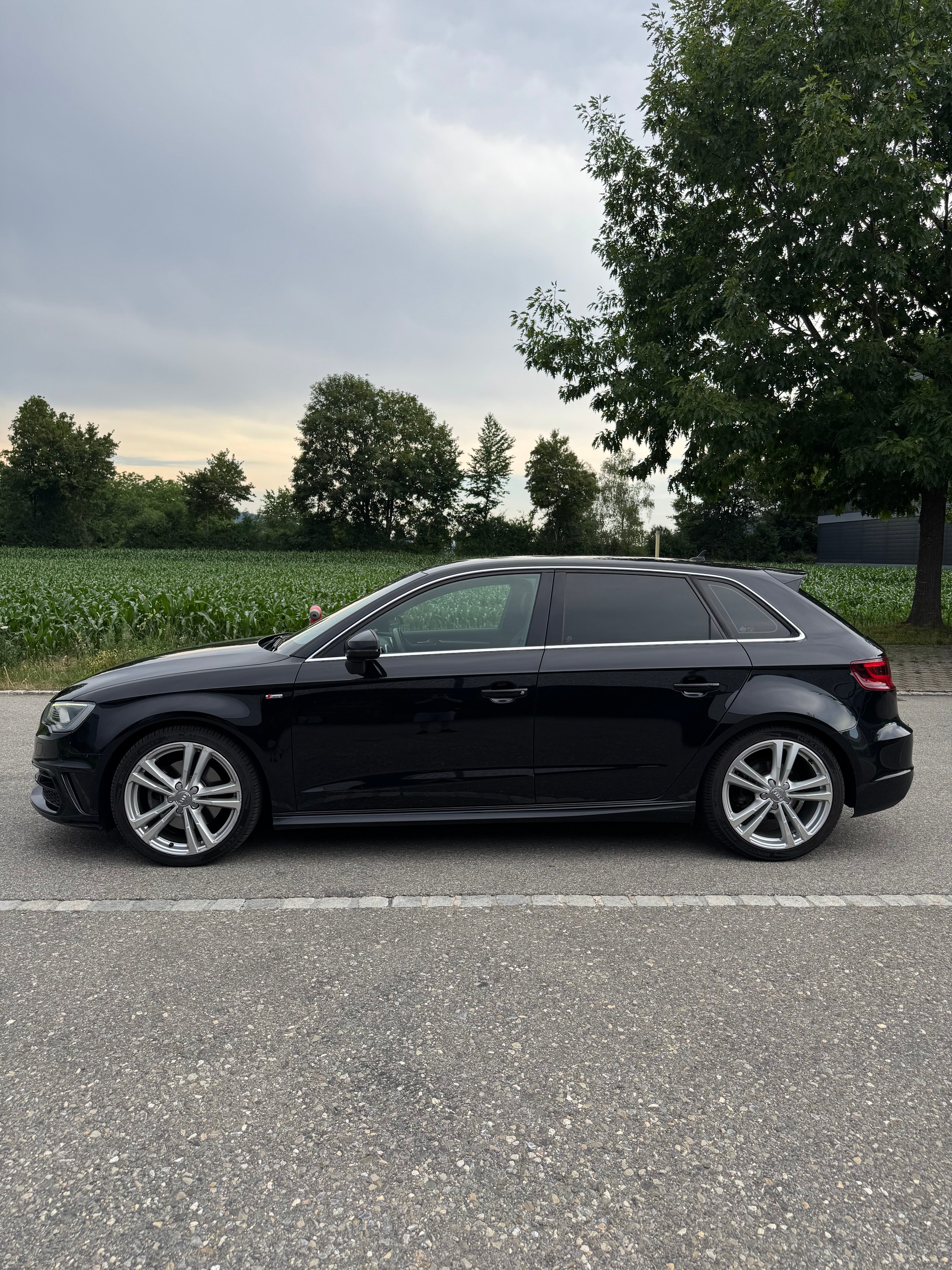 AUDI A3 Sportback 1.8 S Line-image-4