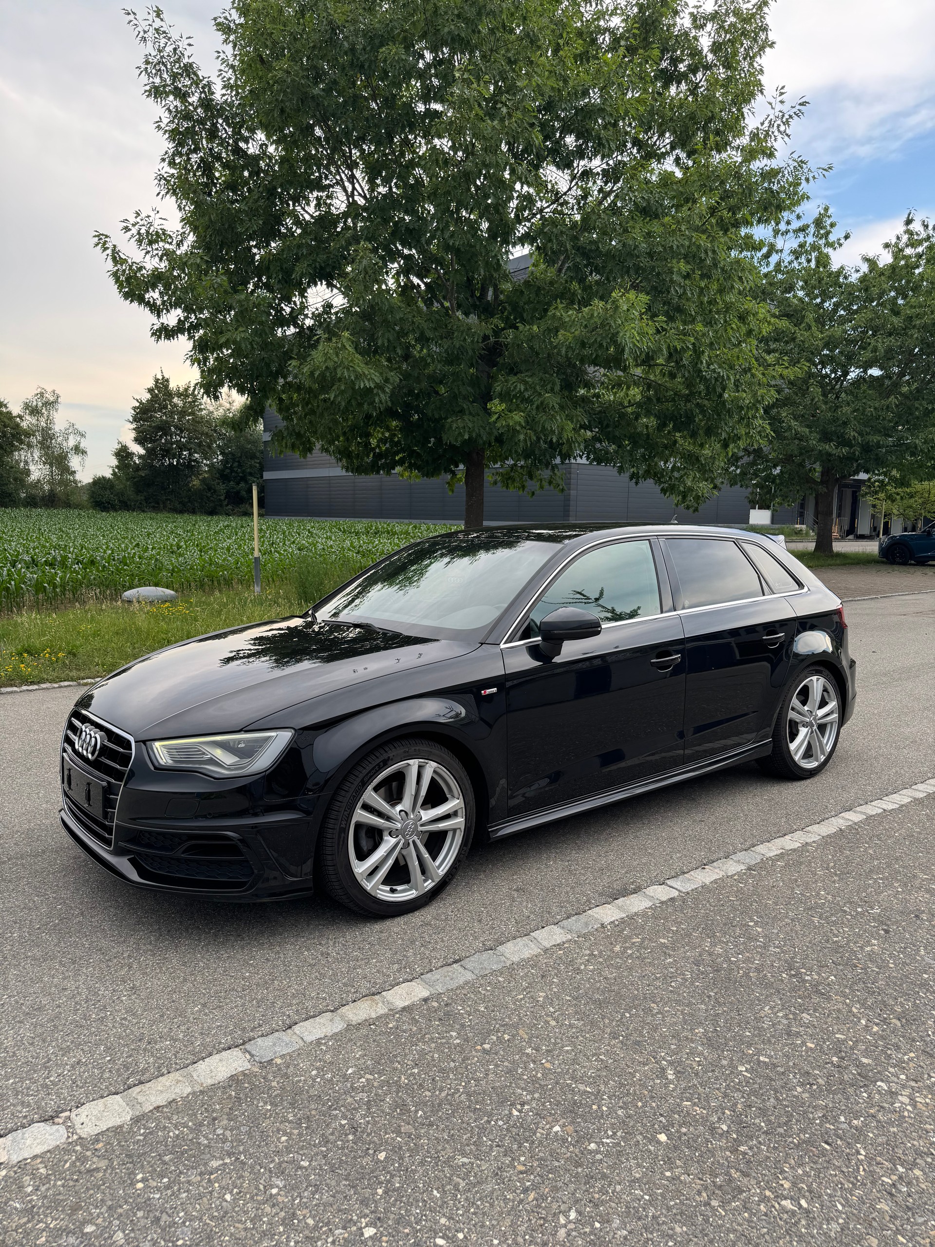 AUDI A3 Sportback 1.8 S Line-image-0