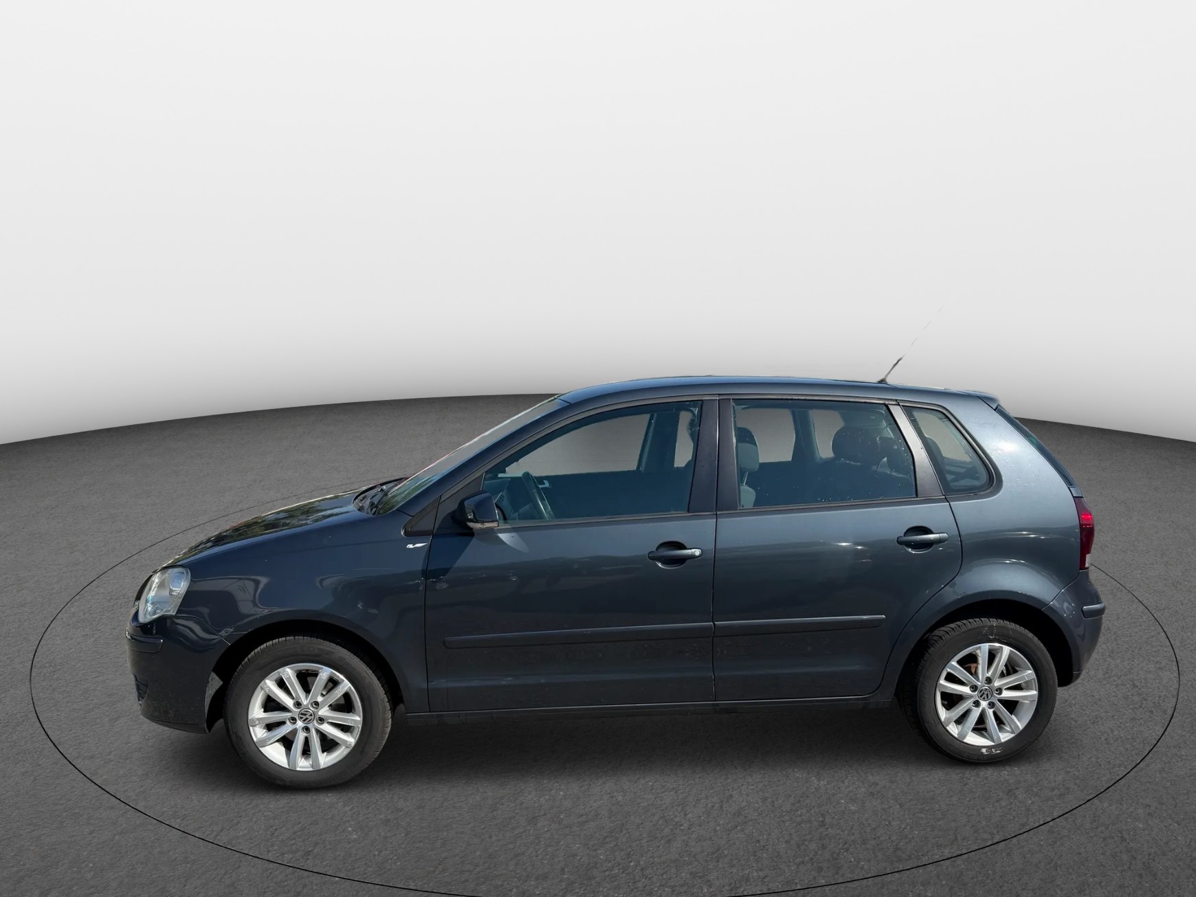 VW Polo 1.4 16V Trendline Automatic-image-1