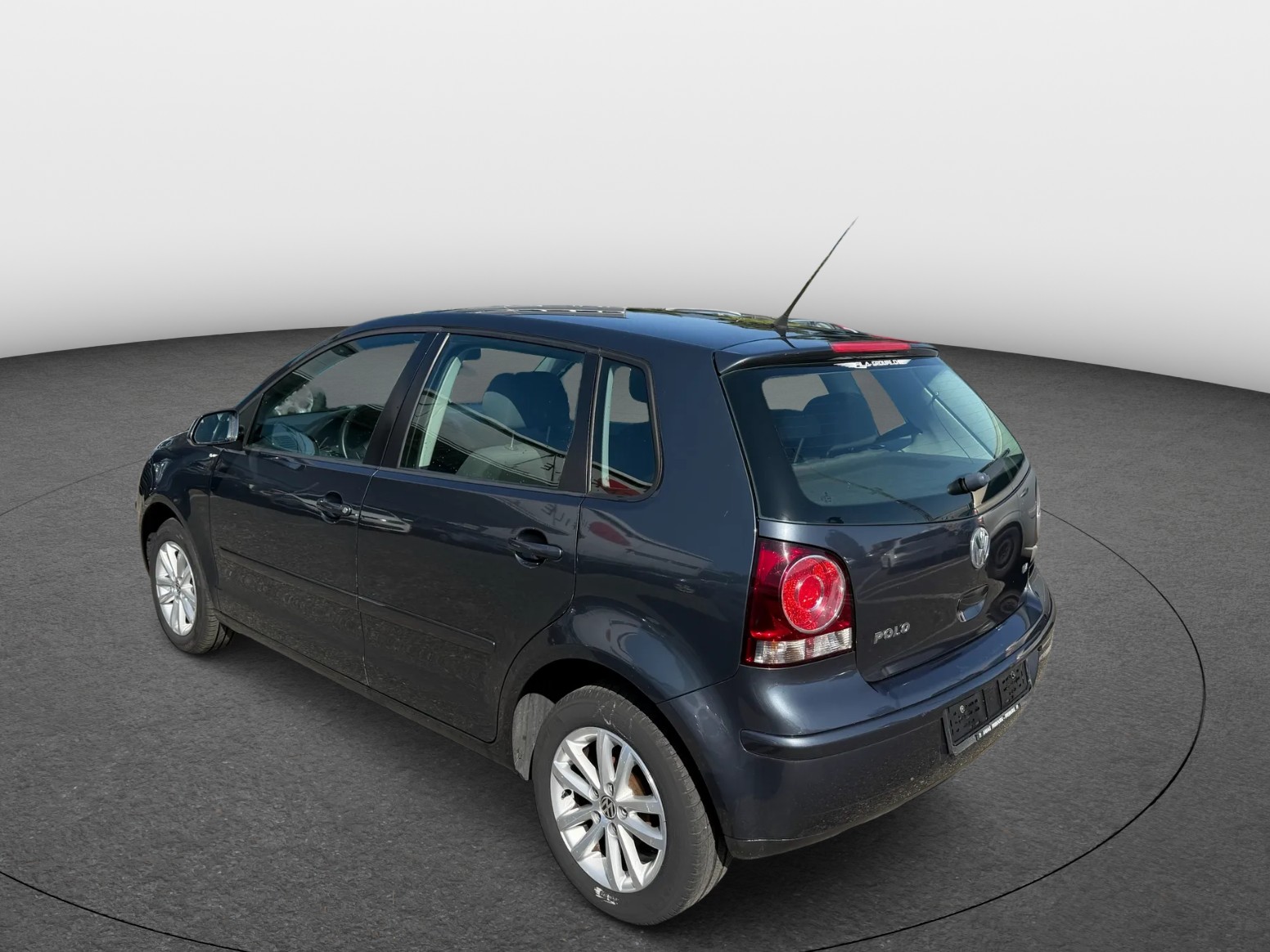 VW Polo 1.4 16V Trendline Automatic-image-2