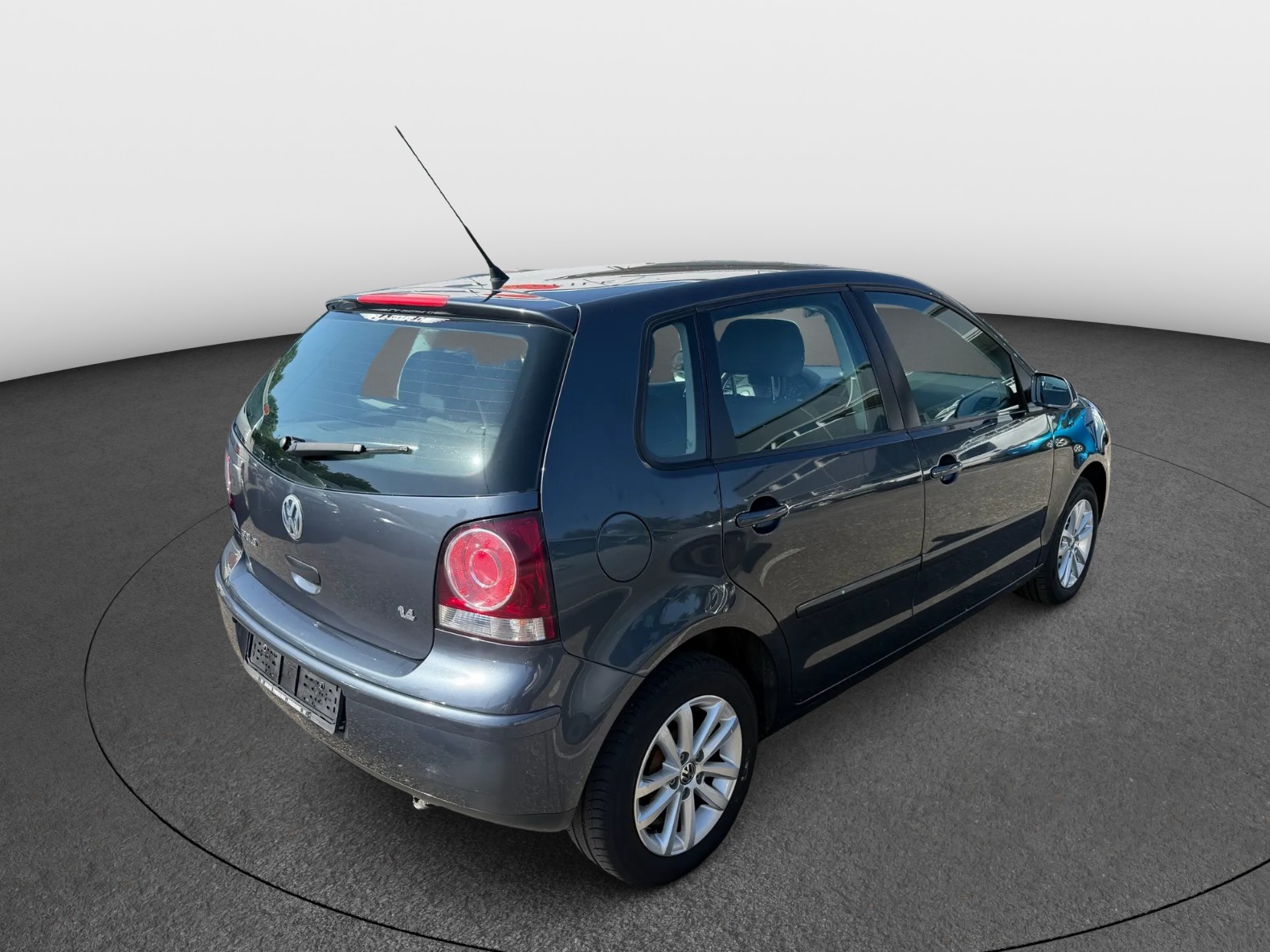 VW Polo 1.4 16V Trendline Automatic-image-3