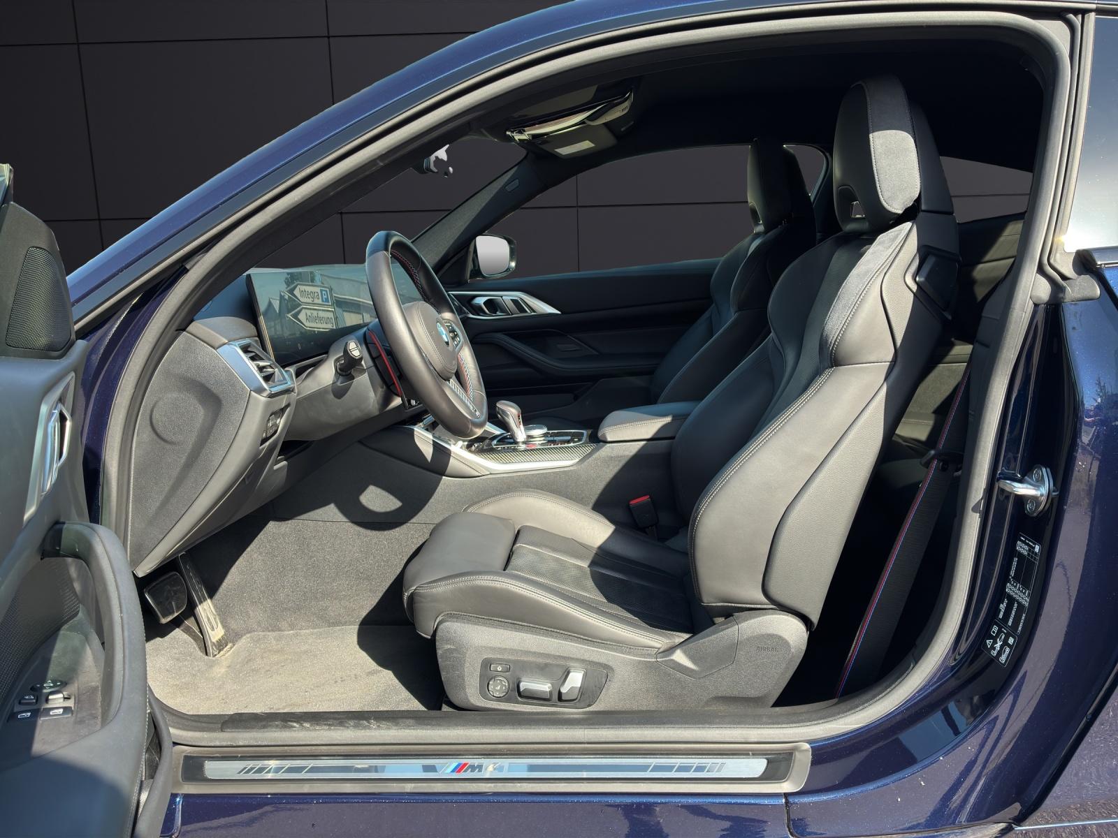 BMW M4 Competition xDrive Coupé-showroom-element-1