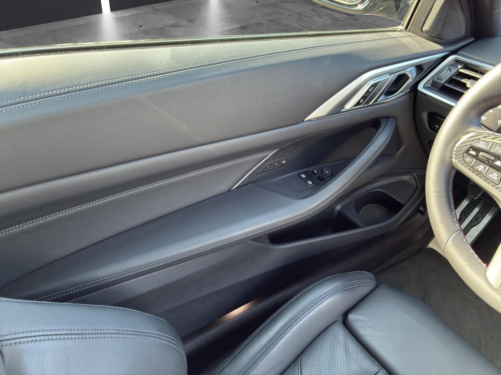 BMW M4 Competition xDrive Coupé-image-12