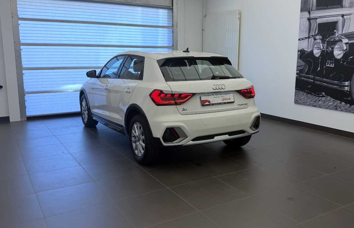 AUDI A1 City Carver 30 TFSI Attraction S-tronic-image-6