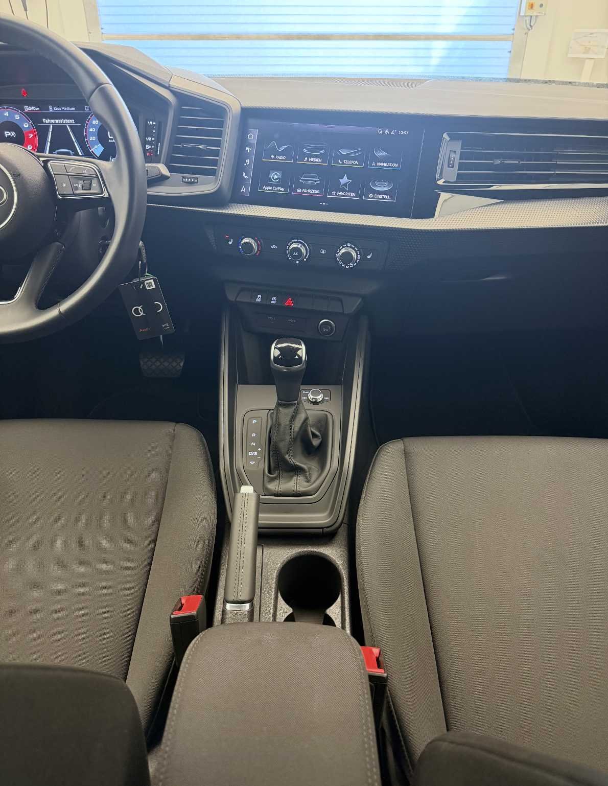 AUDI A1 City Carver 30 TFSI Attraction S-tronic-image-9