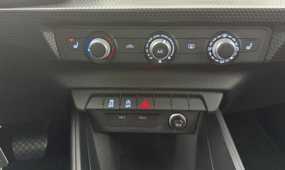 AUDI A1 City Carver 30 TFSI Attraction S-tronic-image-12