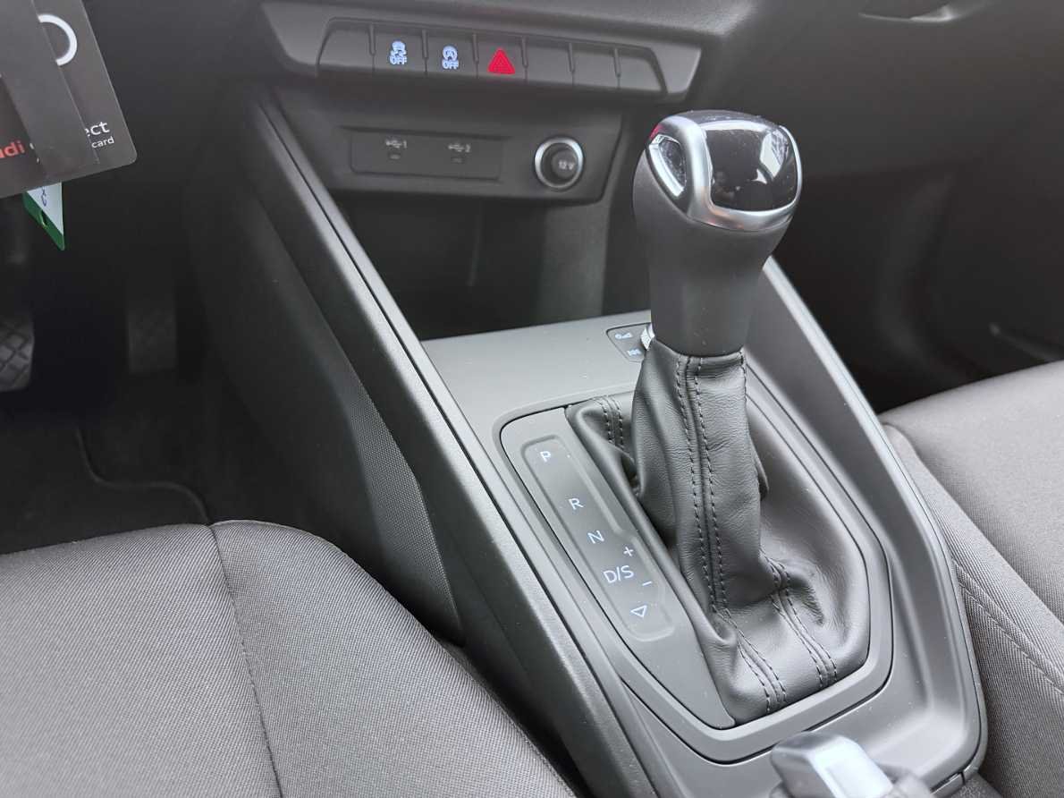 AUDI A1 City Carver 30 TFSI Attraction S-tronic-image-11