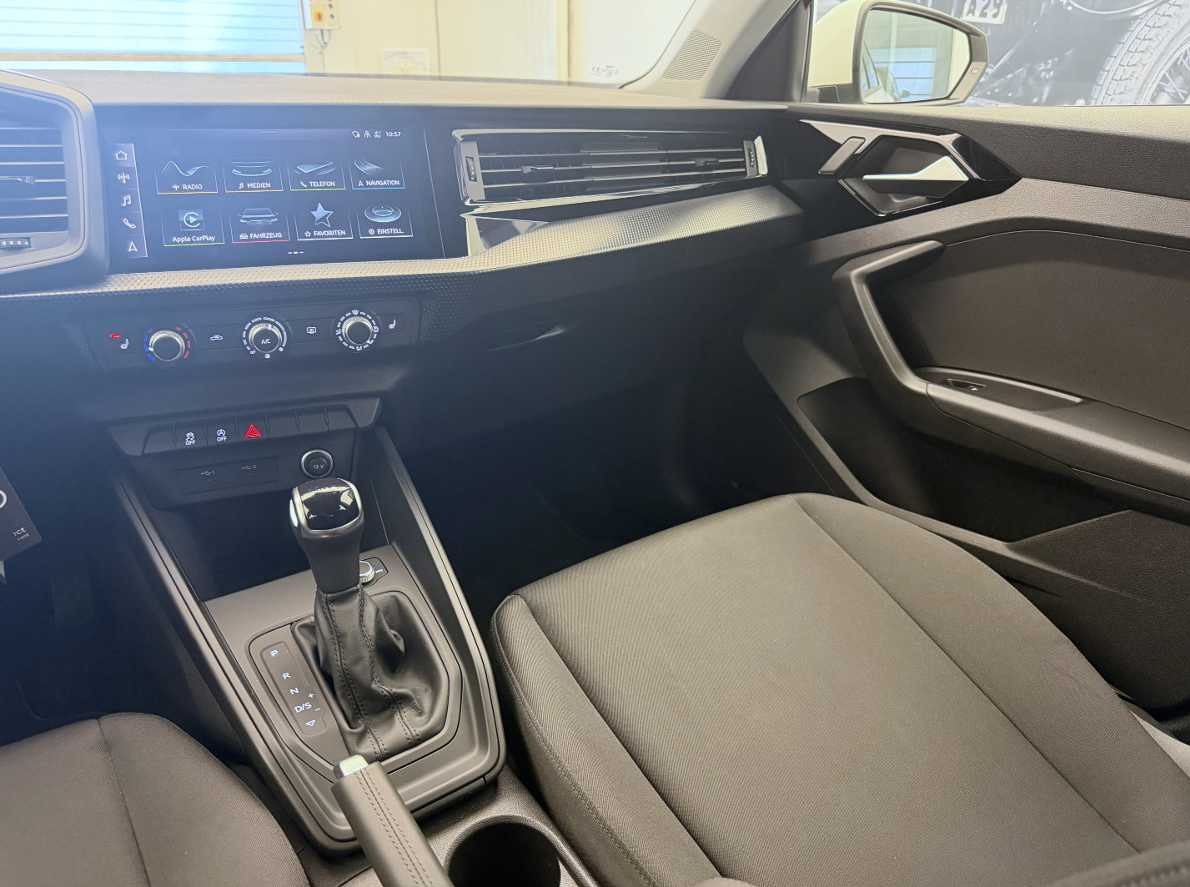 AUDI A1 City Carver 30 TFSI Attraction S-tronic-image-15