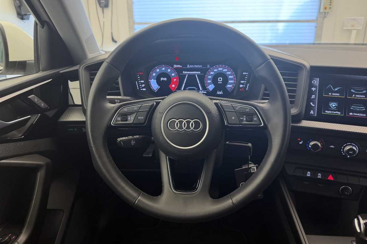 AUDI A1 City Carver 30 TFSI Attraction S-tronic-image-6