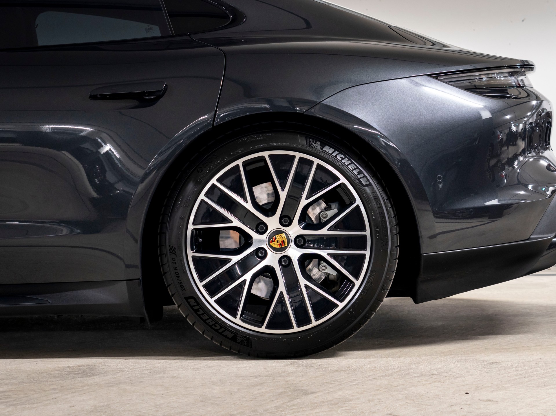 PORSCHE Taycan Turbo-image-10