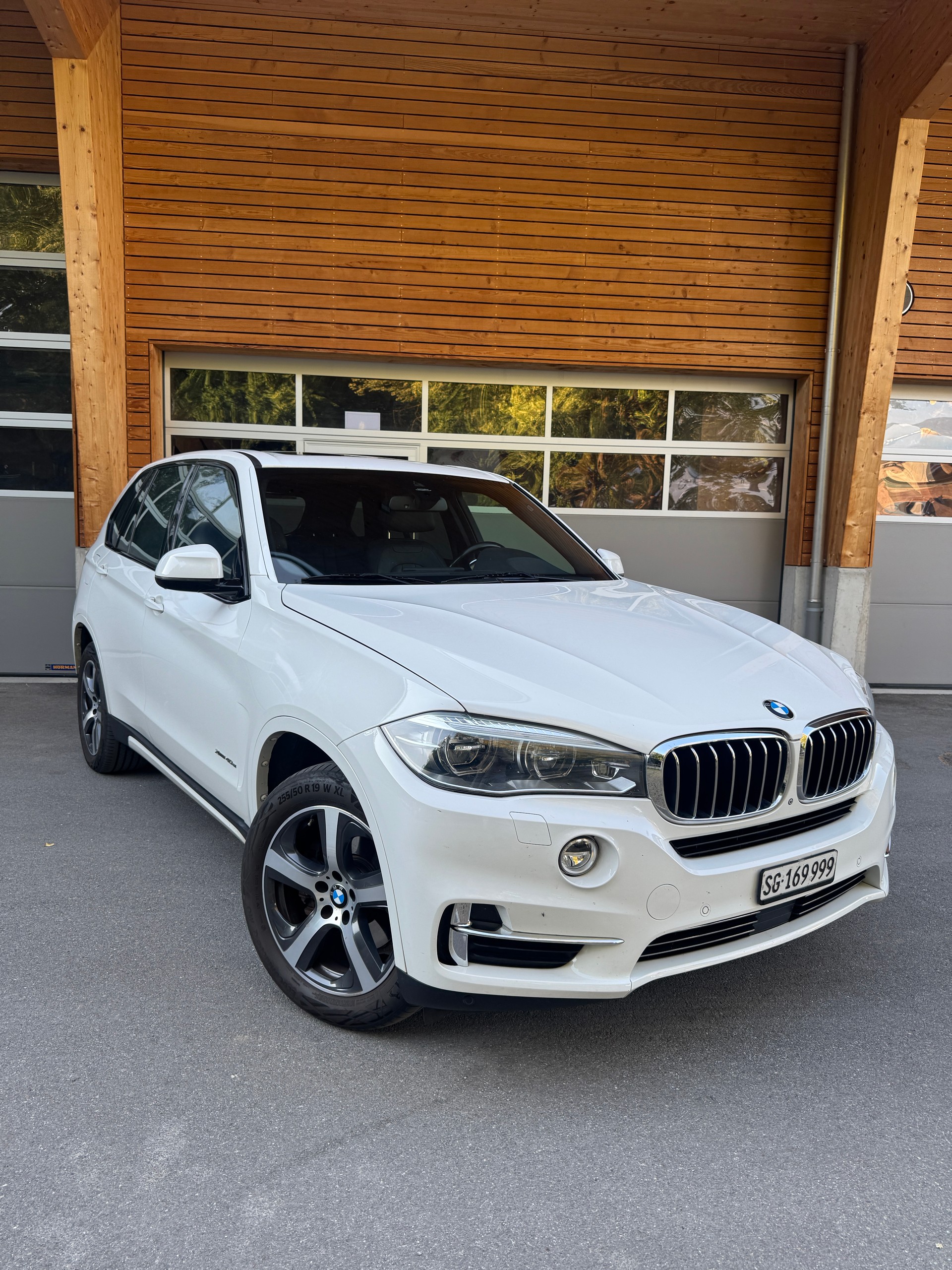 BMW 40e xDrive-image-0