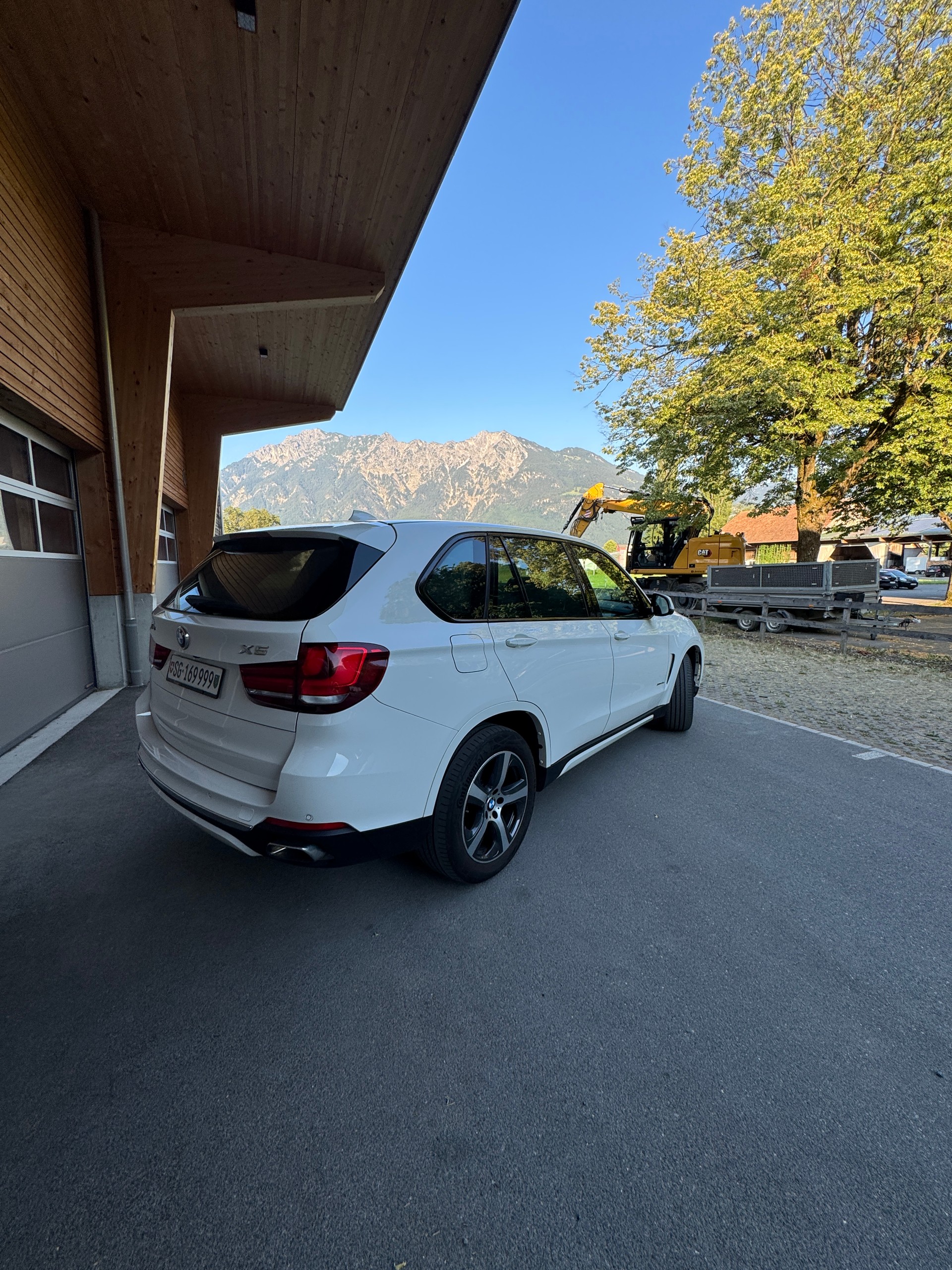 BMW 40e xDrive-image-2