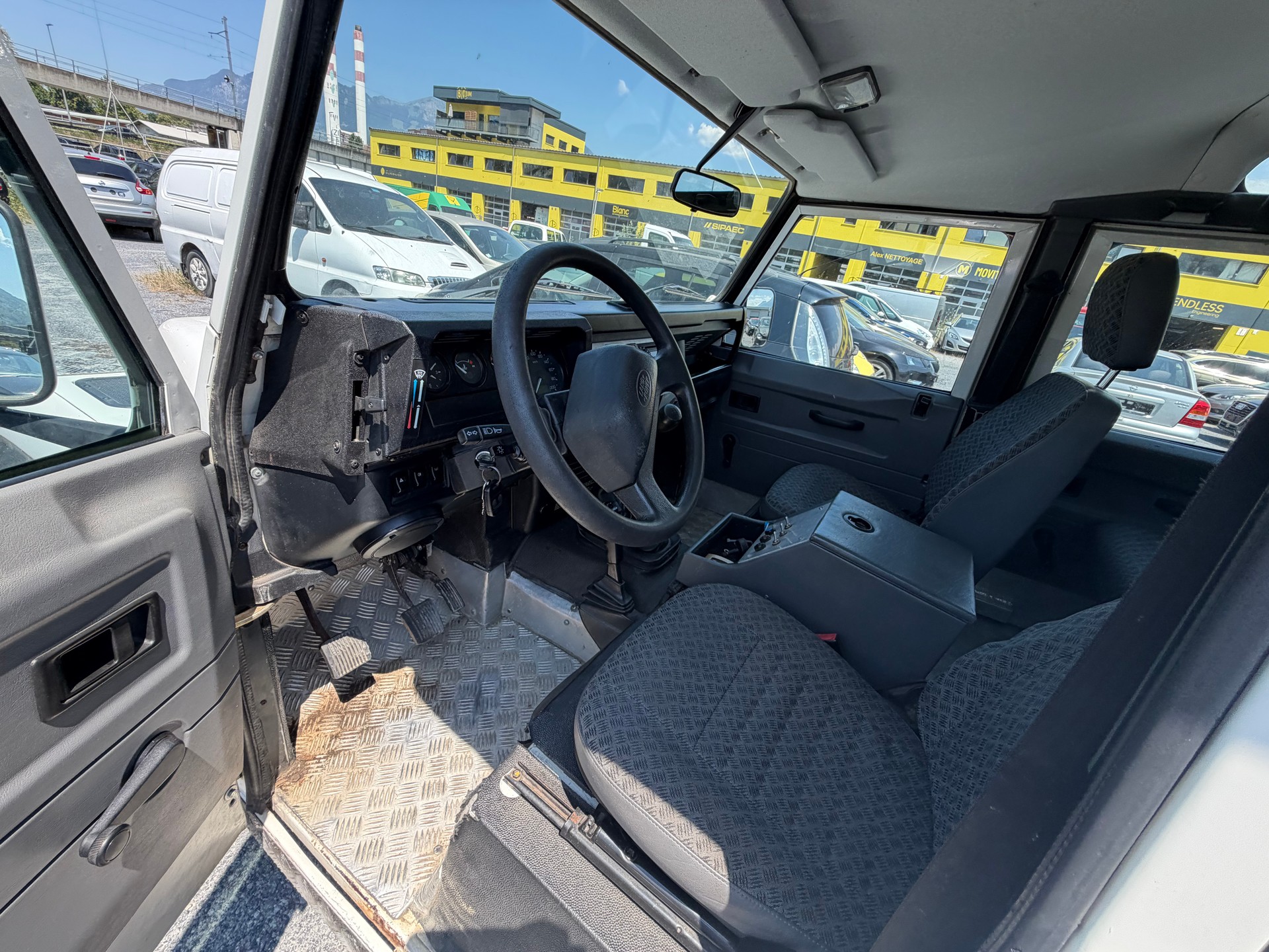 LAND ROVER Defender 110 SW électrique-image-9