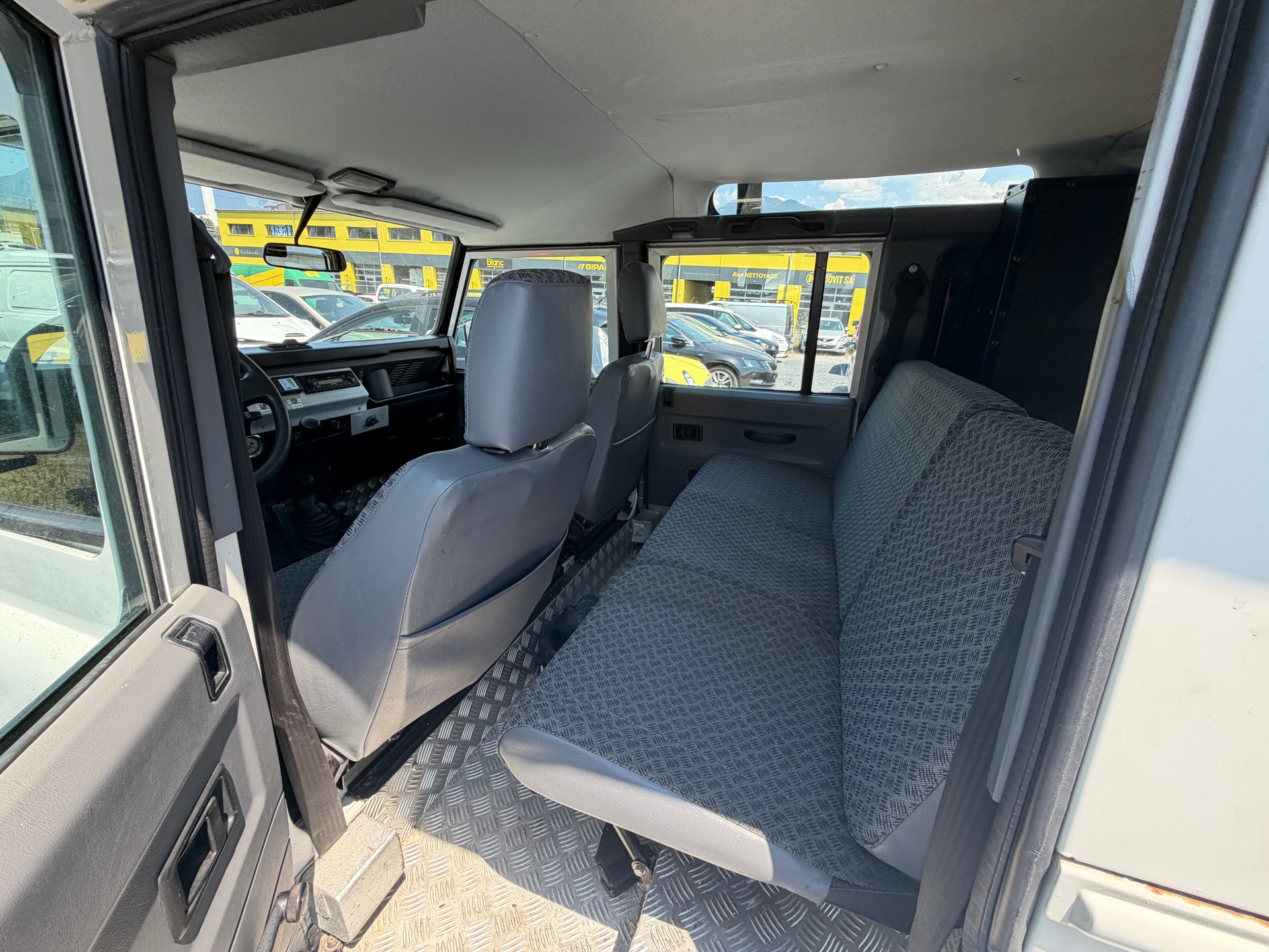 LAND ROVER Defender 110 SW électrique-image-8