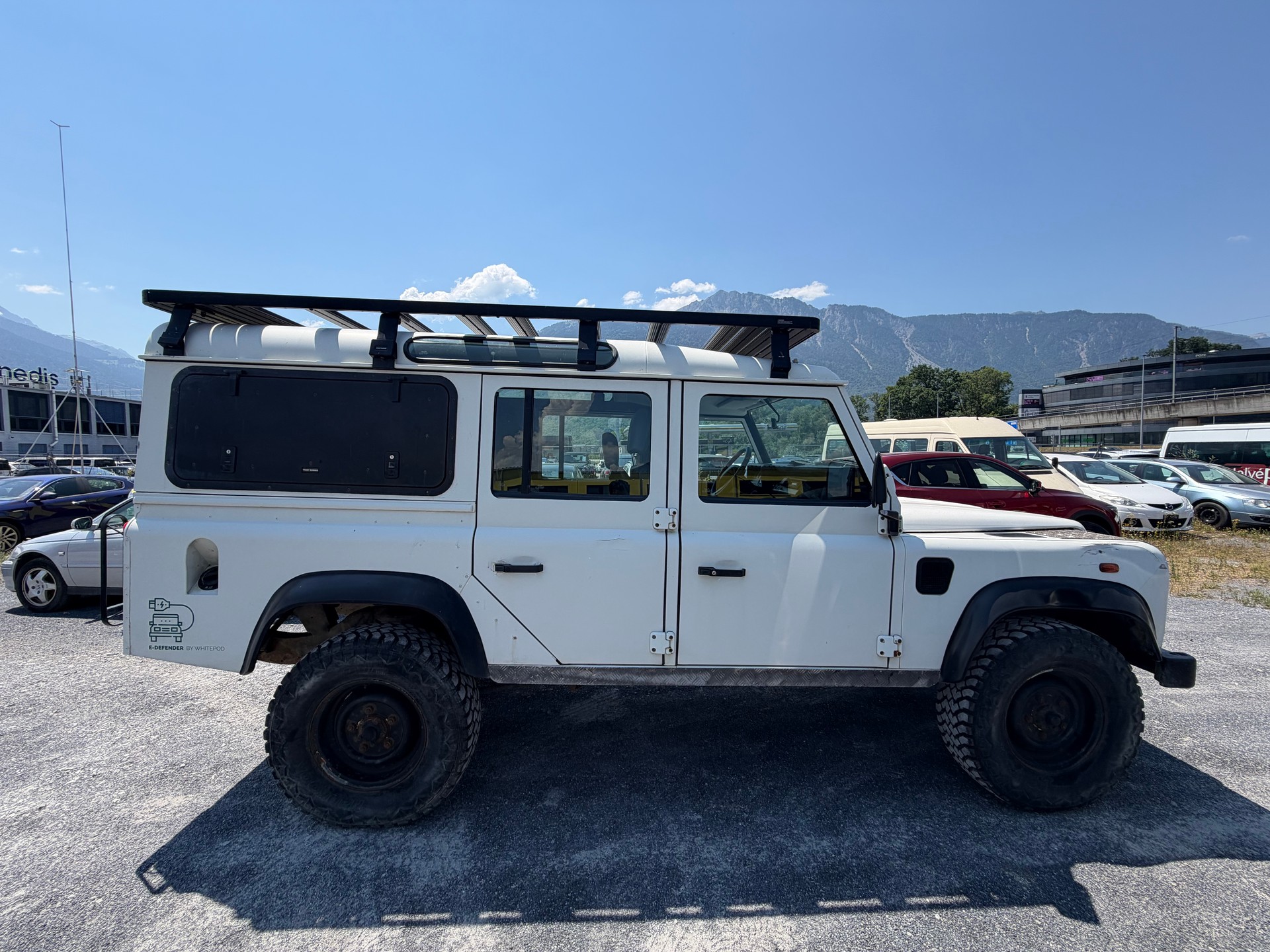 LAND ROVER Defender 110 SW électrique-image-4