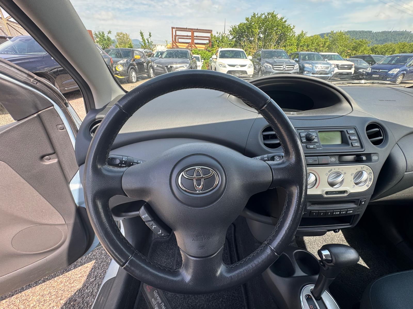 TOYOTA Yaris 1.3 Linea Sol-image-6