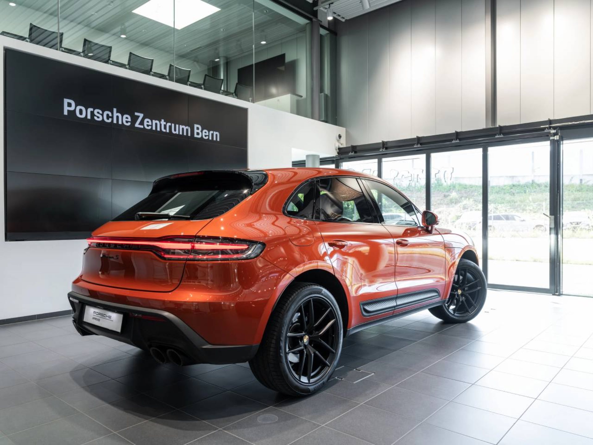 PORSCHE Macan S-image-2