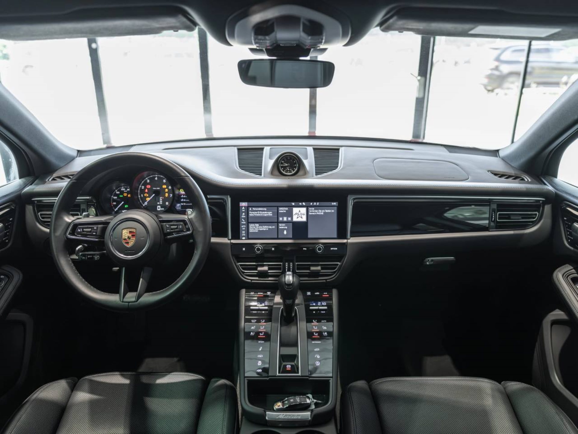 PORSCHE Macan S-image-13