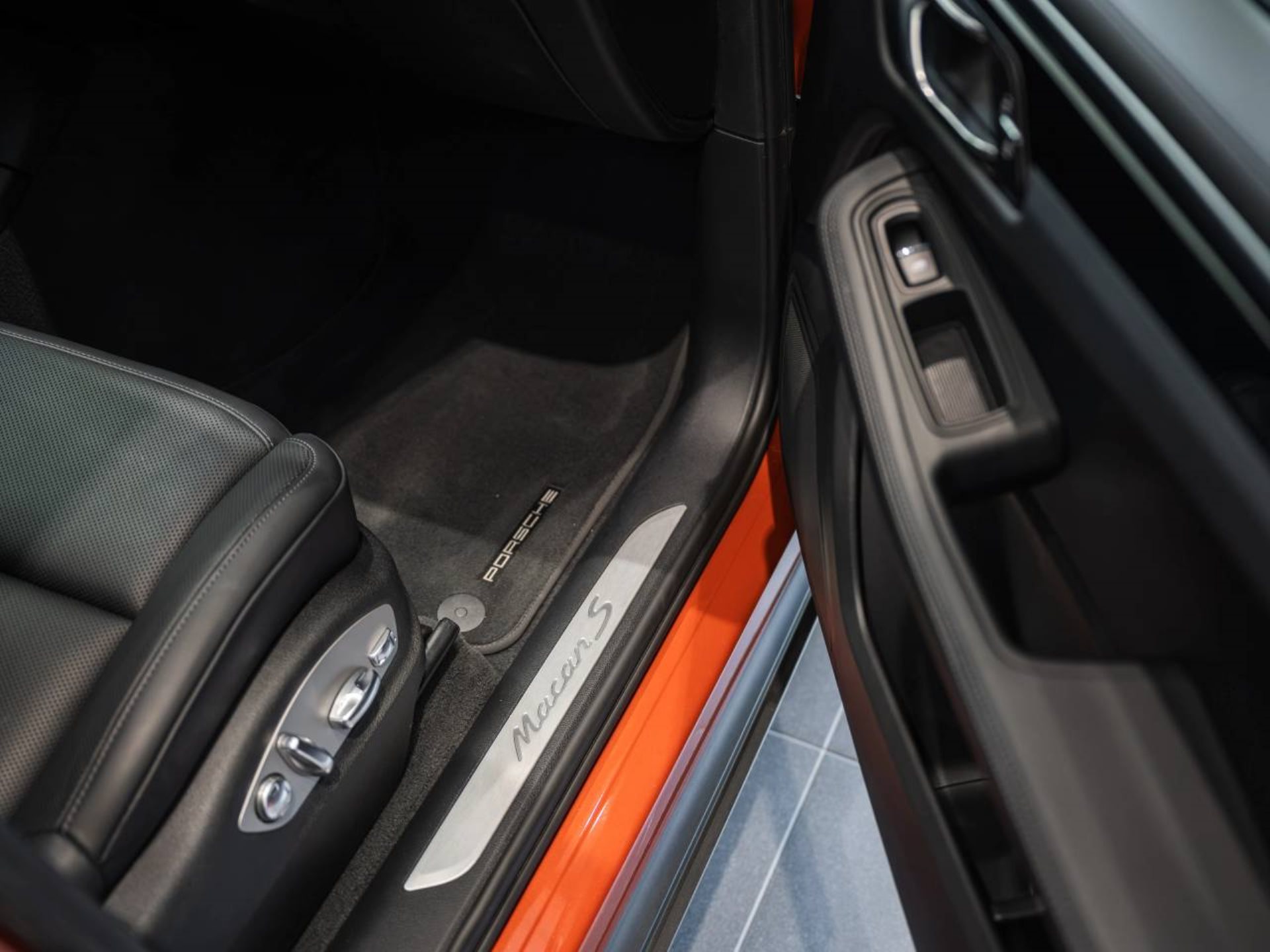 PORSCHE Macan S-image-22