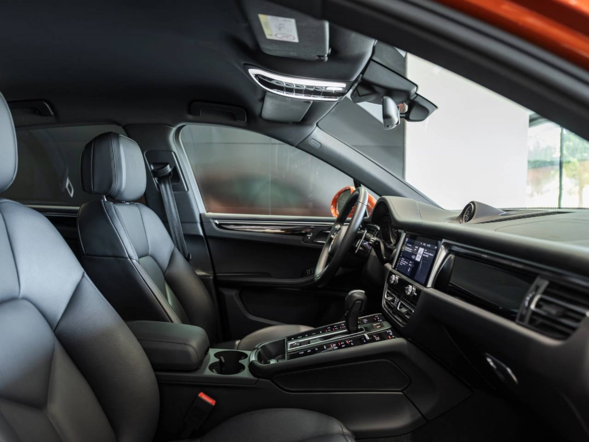 PORSCHE Macan S-image-17