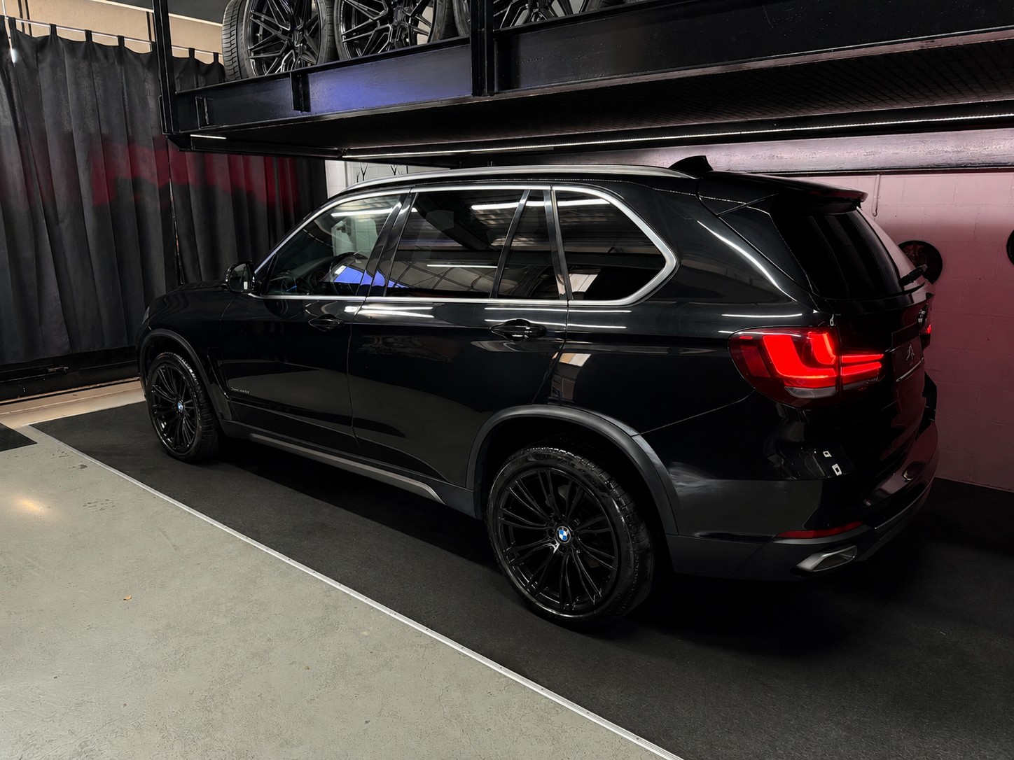 BMW X5 xDrive 40d Steptronic / 7 Plätze / Anhängerkupplung-image-1