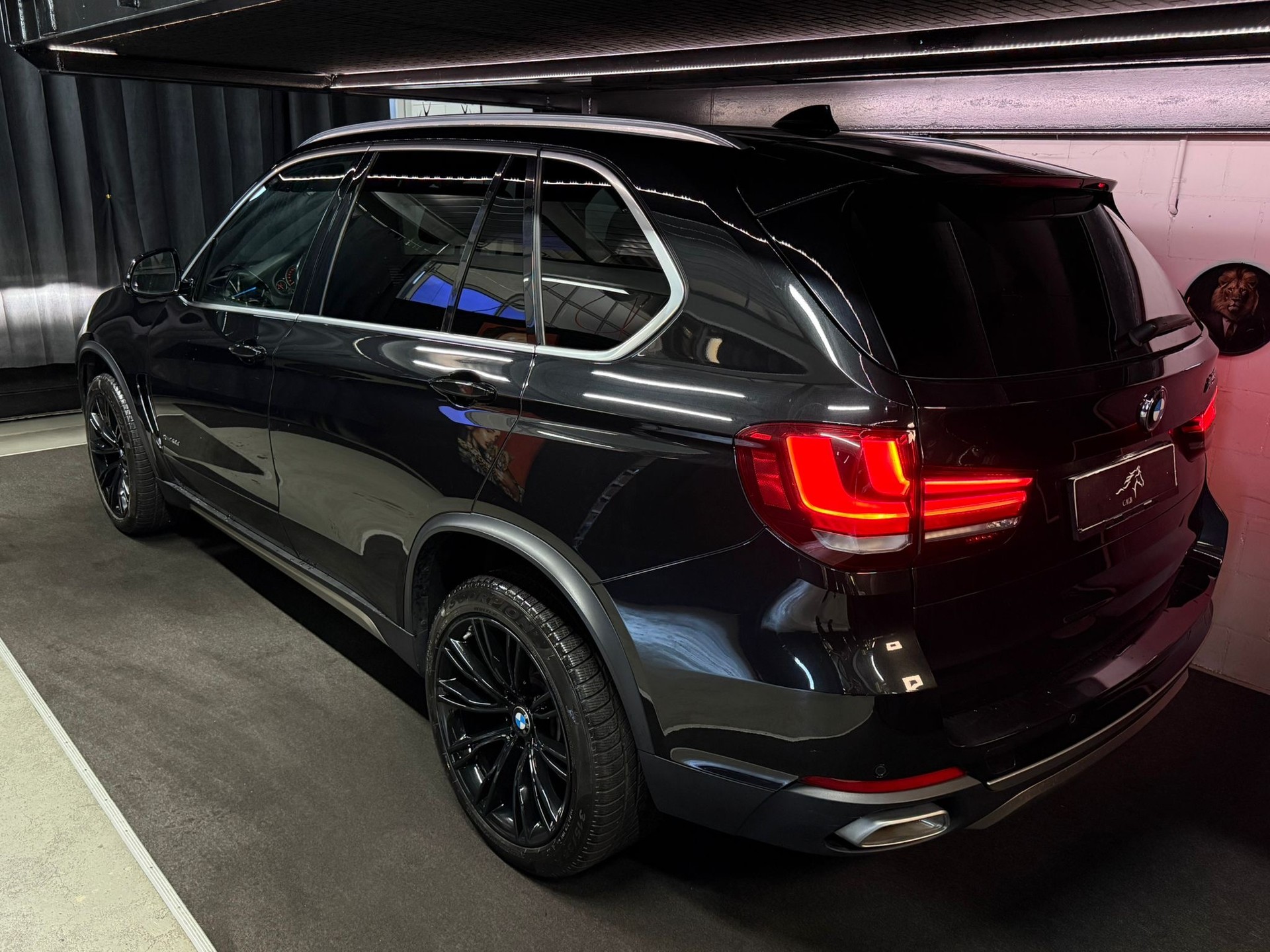 BMW X5 xDrive 40d Steptronic / 7 Plätze / Anhängerkupplung-image-4