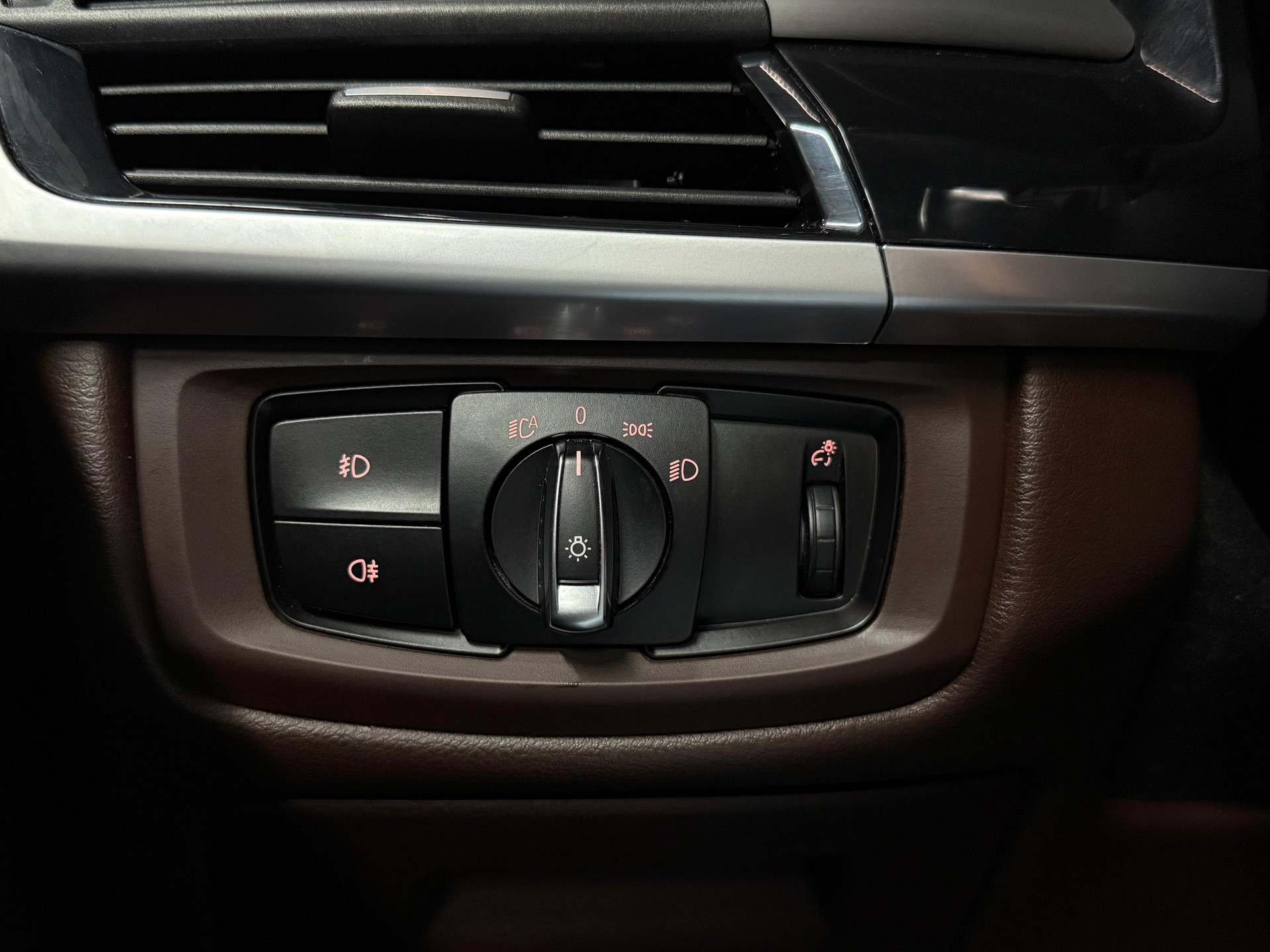 BMW X5 xDrive 40d Steptronic / 7 Plätze / Anhängerkupplung-image-18