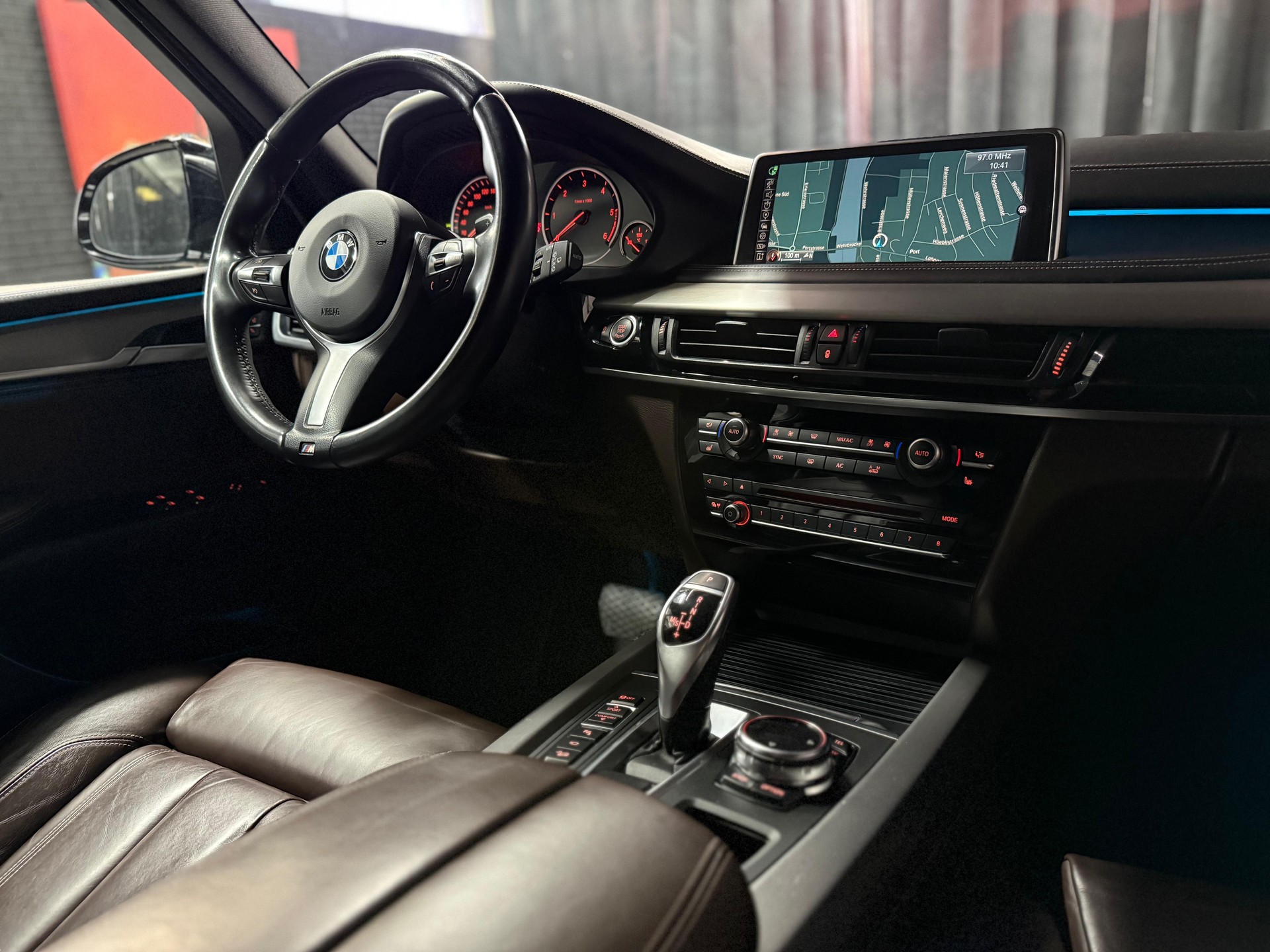 BMW X5 xDrive 40d Steptronic / 7 Plätze / Anhängerkupplung-image-2