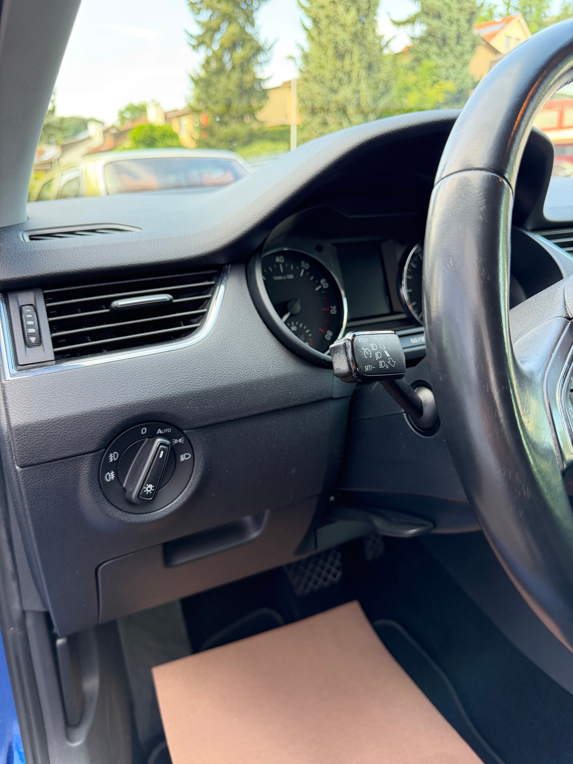 SKODA Octavia Combi 1.8 TSI Elegance DSG-image-9