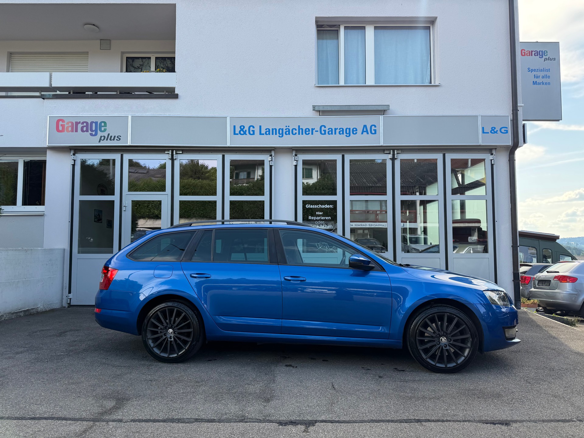 SKODA Octavia Combi 1.8 TSI Elegance DSG-image-0