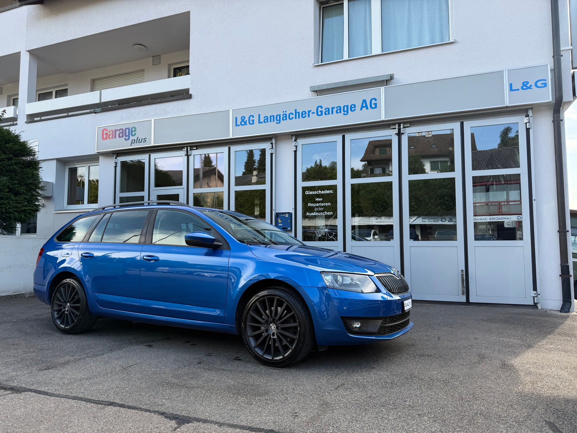 SKODA Octavia Combi 1.8 TSI Elegance DSG-image-1