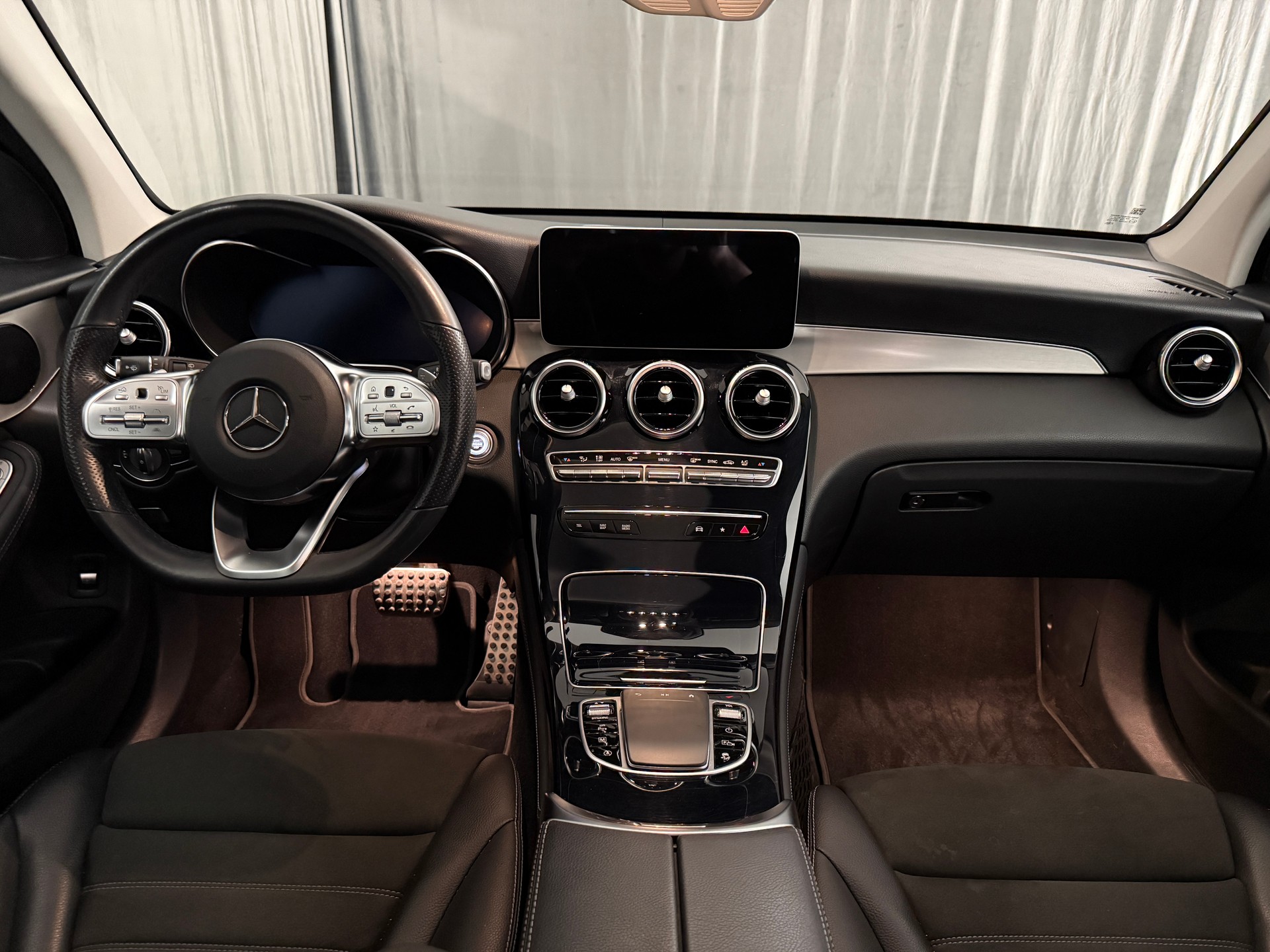 MERCEDES-BENZ GLC 220 d AMG Line 4Matic 9G-Tronic-image-7