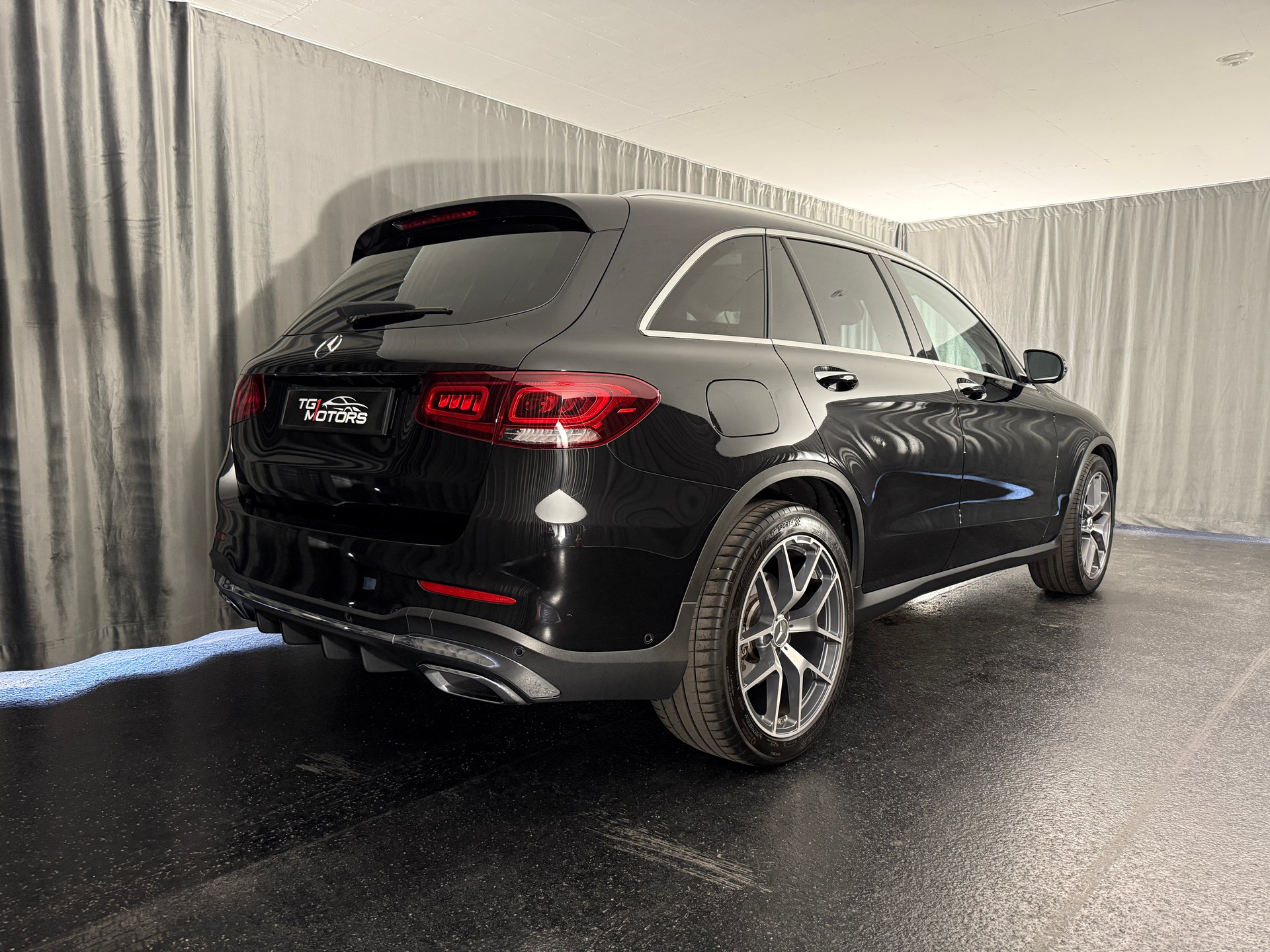 MERCEDES-BENZ GLC 220 d AMG Line 4Matic 9G-Tronic-image-2