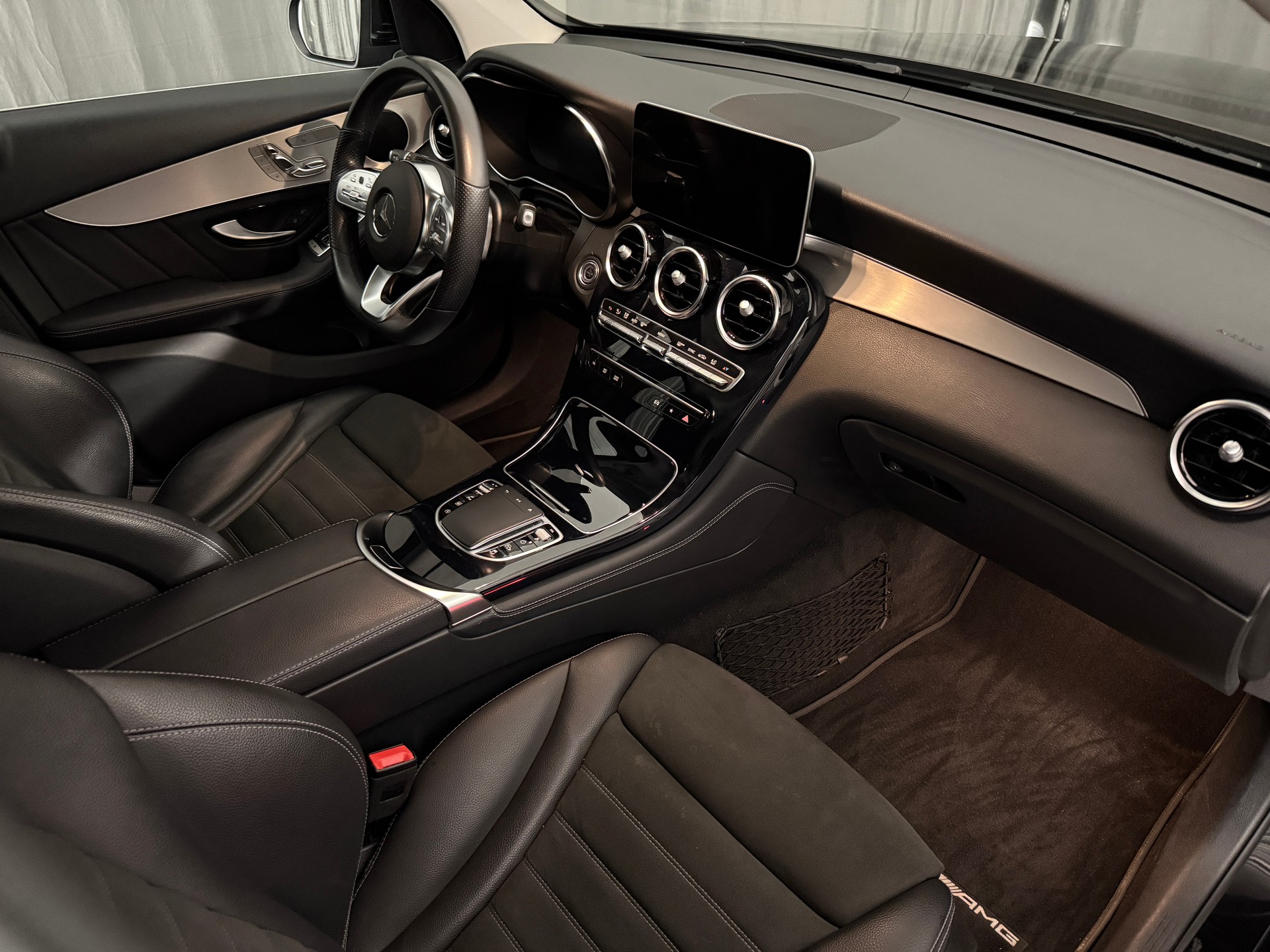 MERCEDES-BENZ GLC 220 d AMG Line 4Matic 9G-Tronic-image-6
