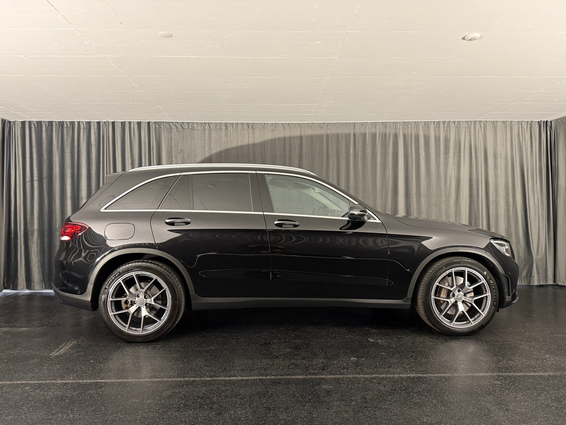 MERCEDES-BENZ GLC 220 d AMG Line 4Matic 9G-Tronic-image-4