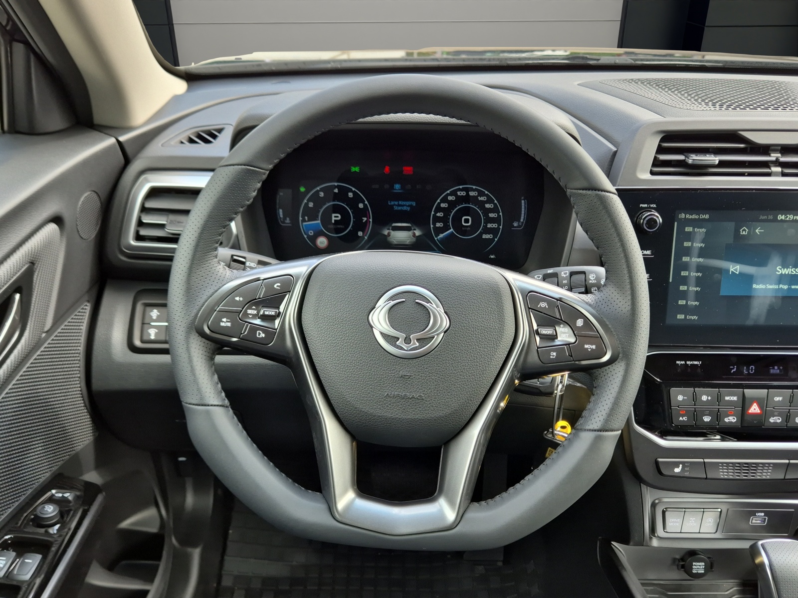 KGM-SsangYong Tivoli 1.5 T GDI Steel 4WD Automat-image-6