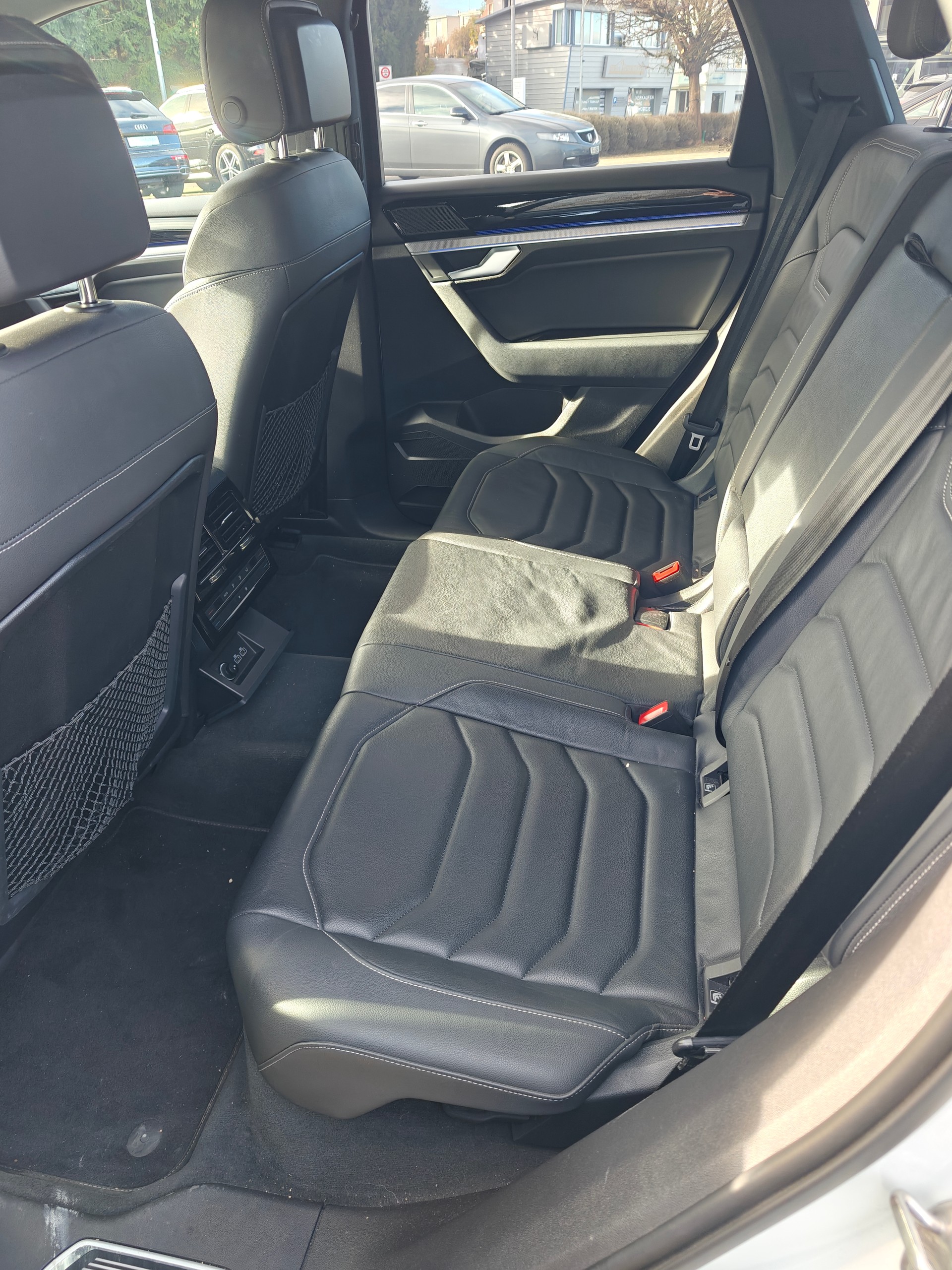VW 3.0 V6 TDI 286 R-Line-image-3