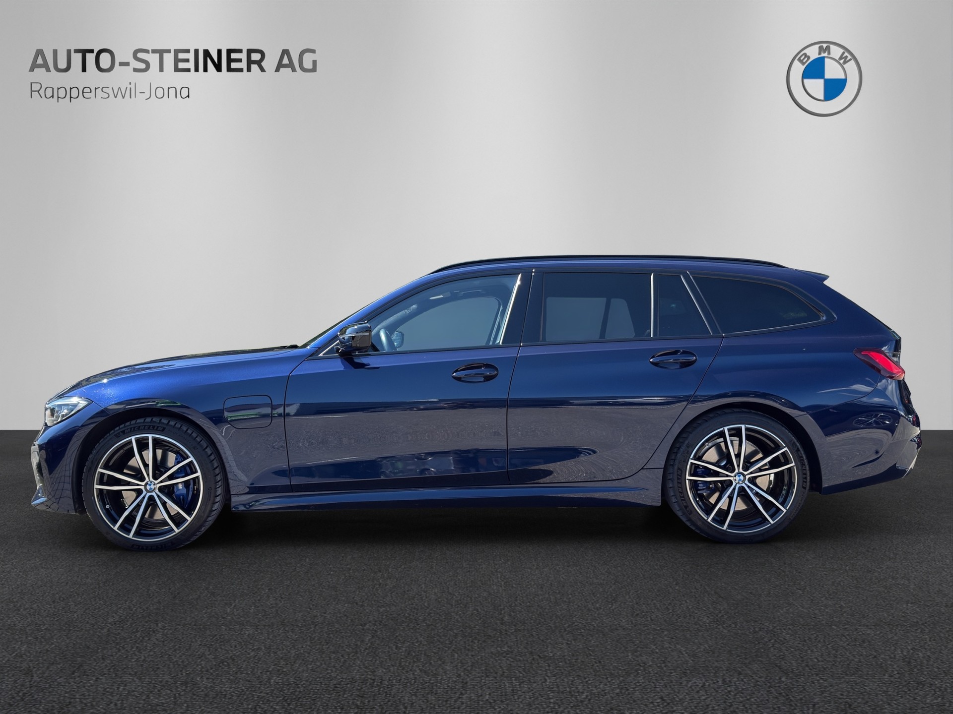 BMW 330e xDrive Touring M Sport Steptronic-image-1