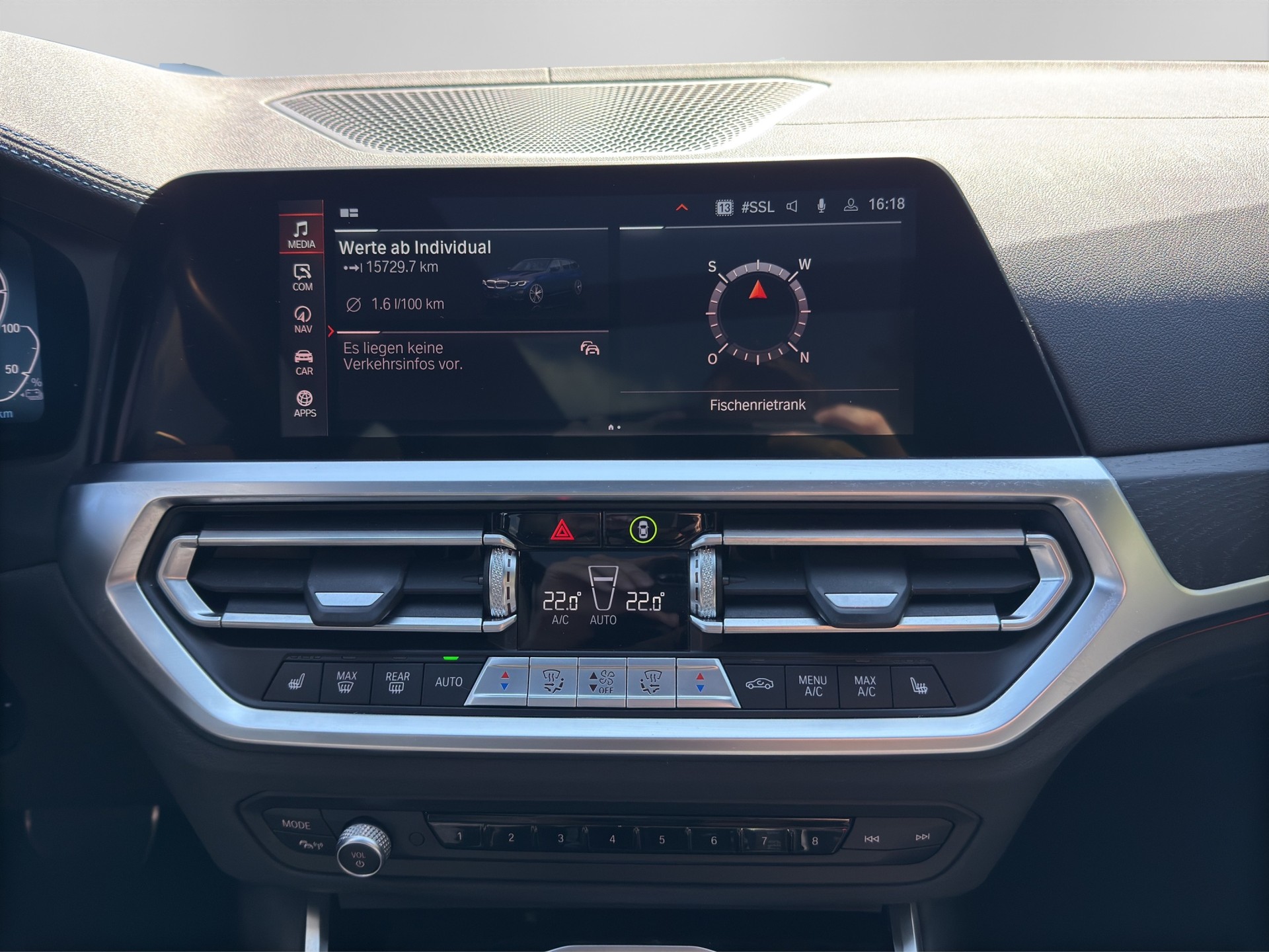 BMW 330e xDrive Touring M Sport Steptronic-image-12