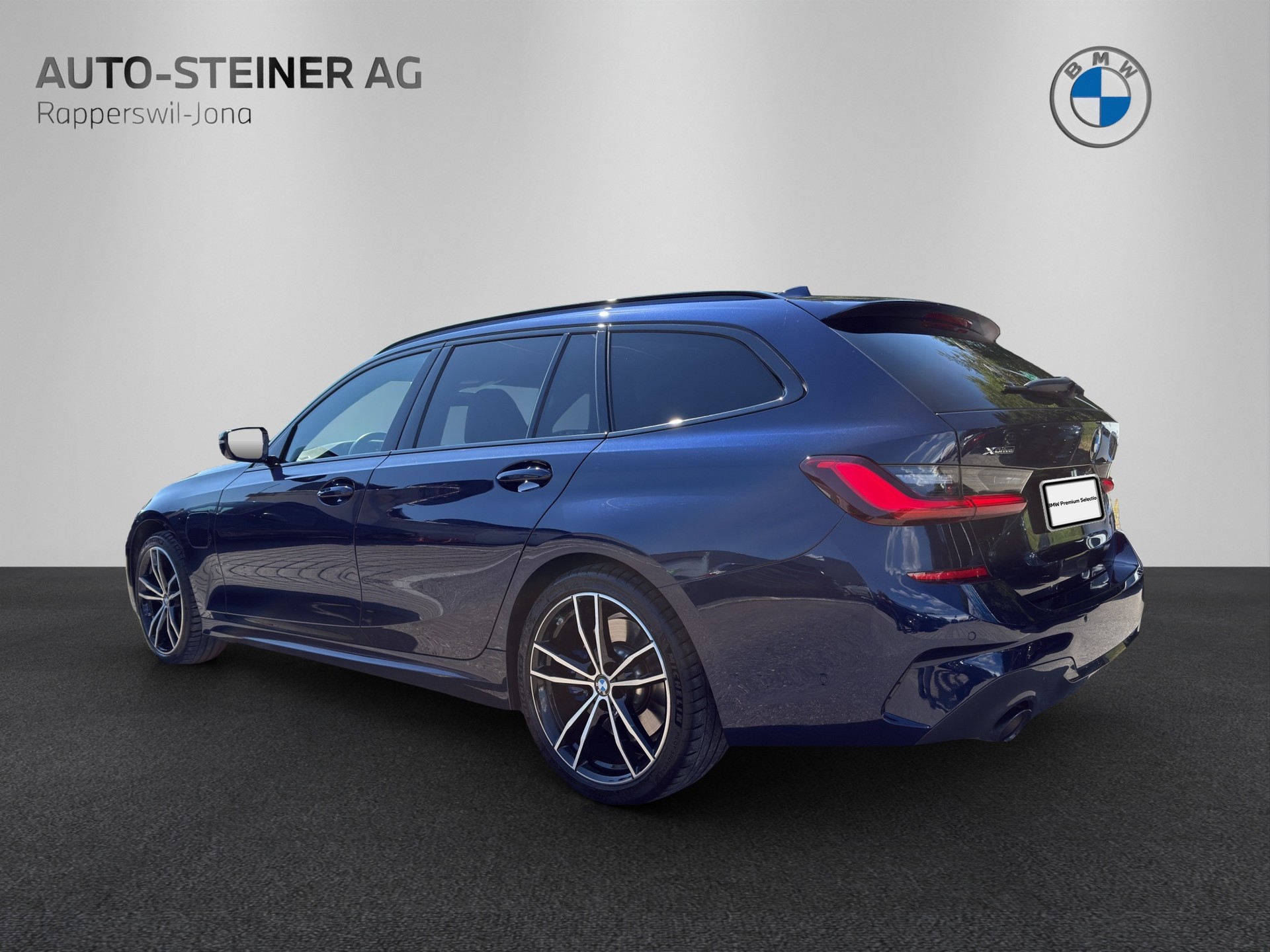 BMW 330e xDrive Touring M Sport Steptronic-image-2