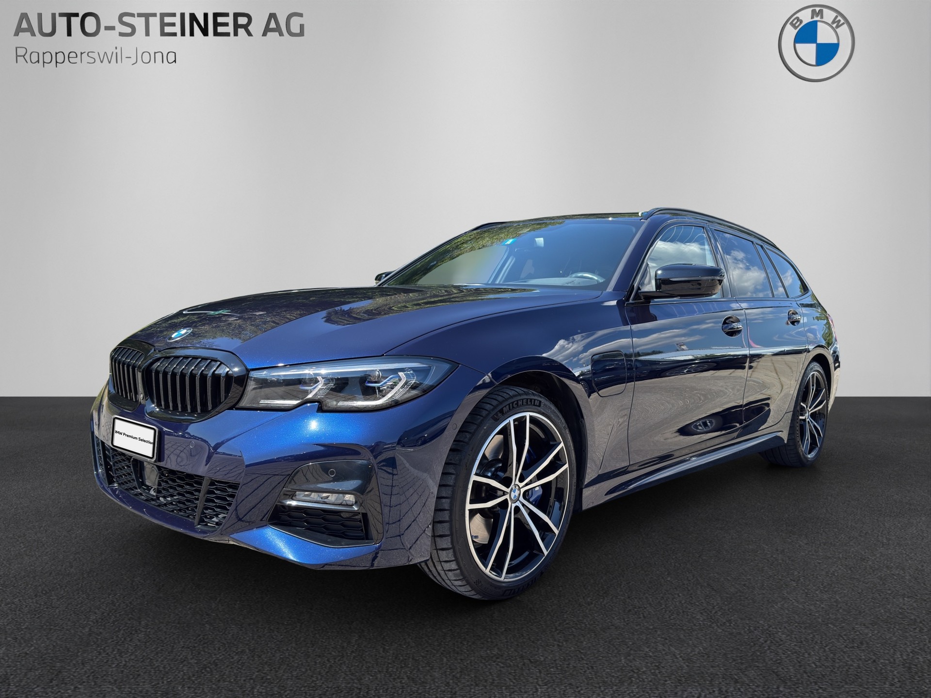 BMW 330e xDrive Touring M Sport Steptronic-image-0