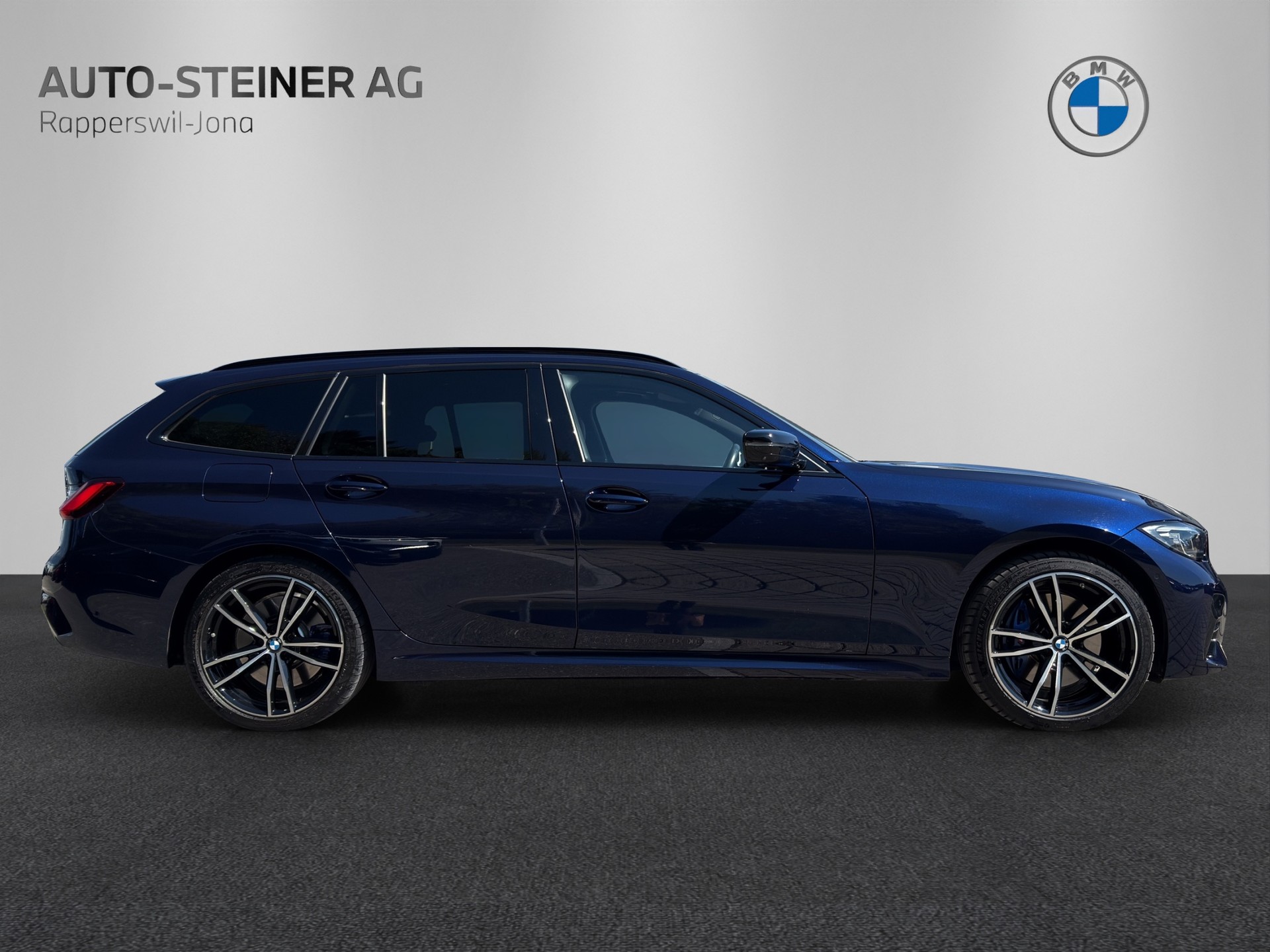 BMW 330e xDrive Touring M Sport Steptronic-image-5