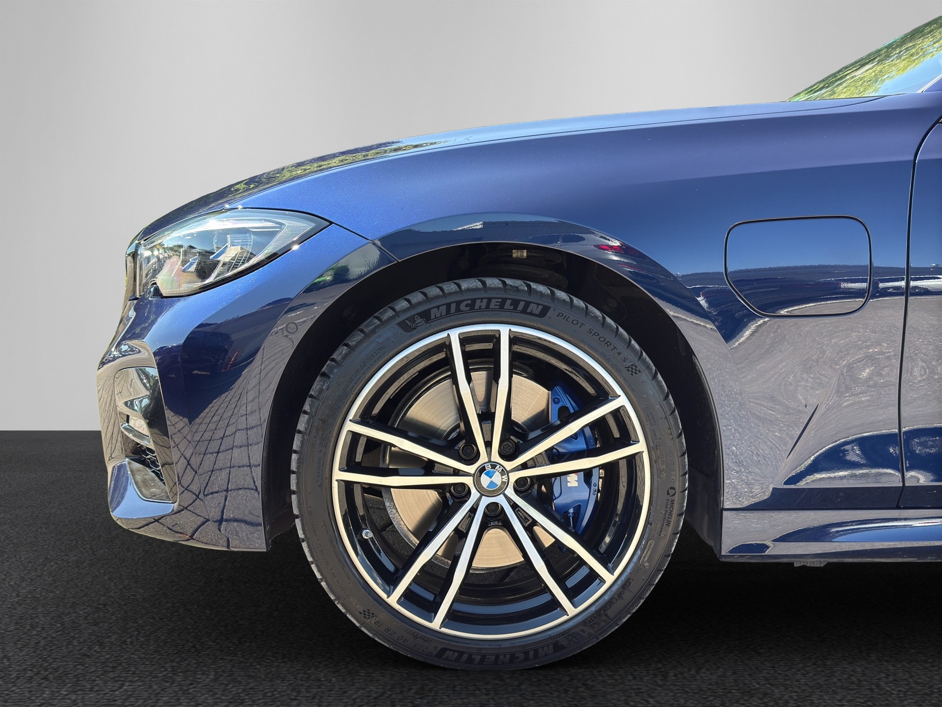 BMW 330e xDrive Touring M Sport Steptronic-image-8