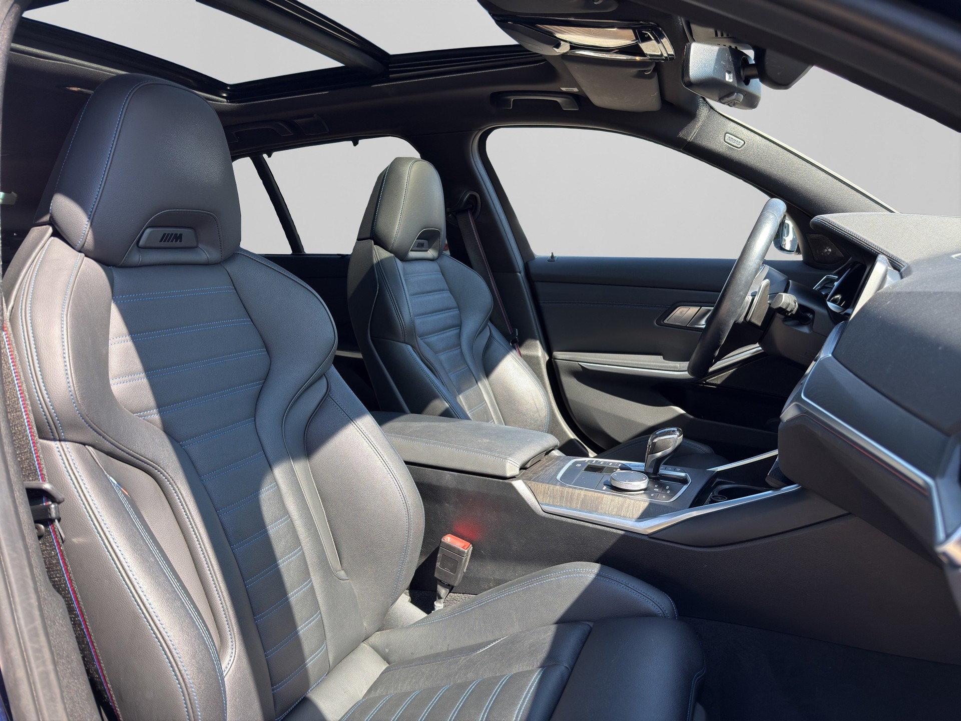 BMW 330e xDrive Touring M Sport Steptronic-image-14